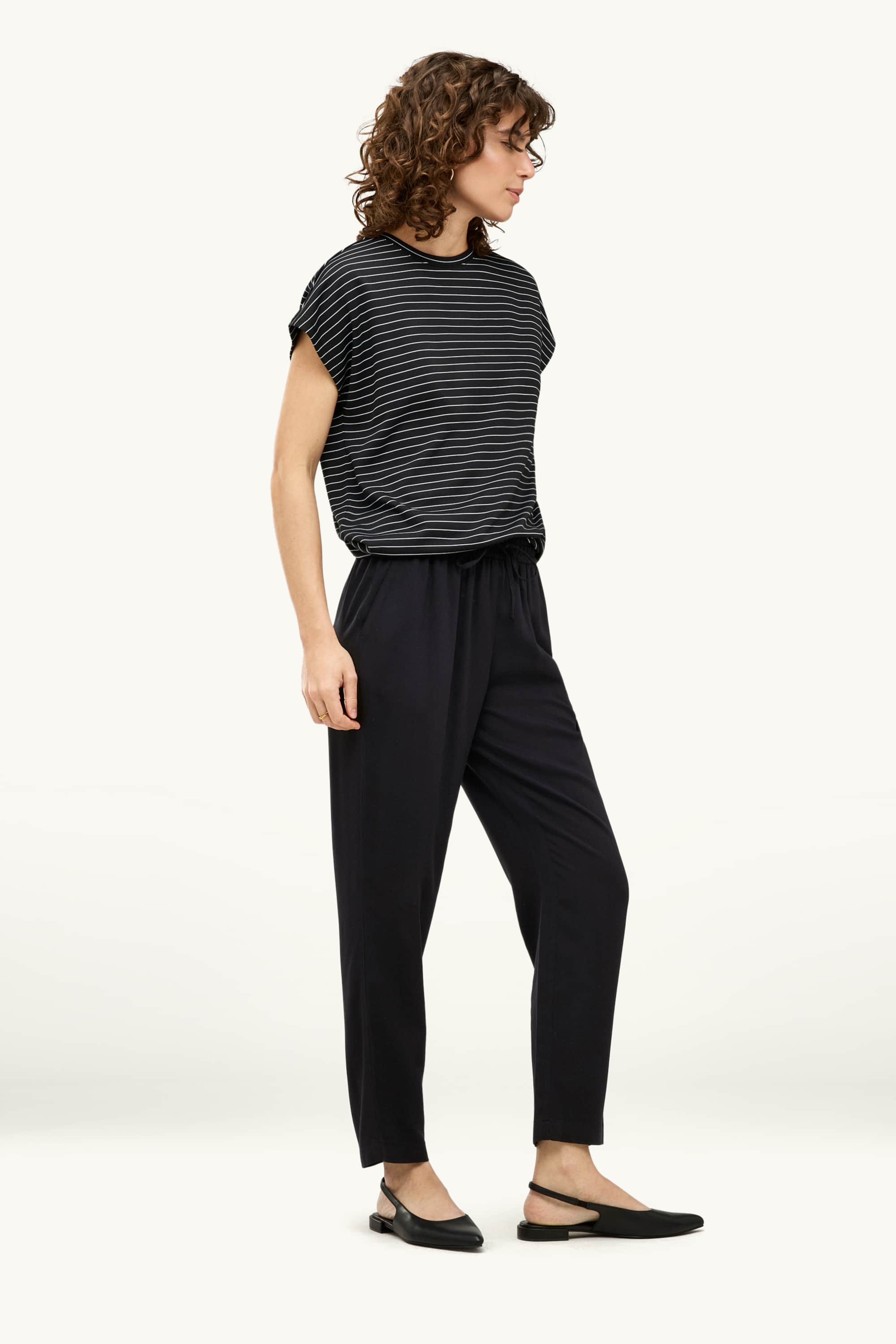 Cloth trousers - mid-rise waist - tapered fit black