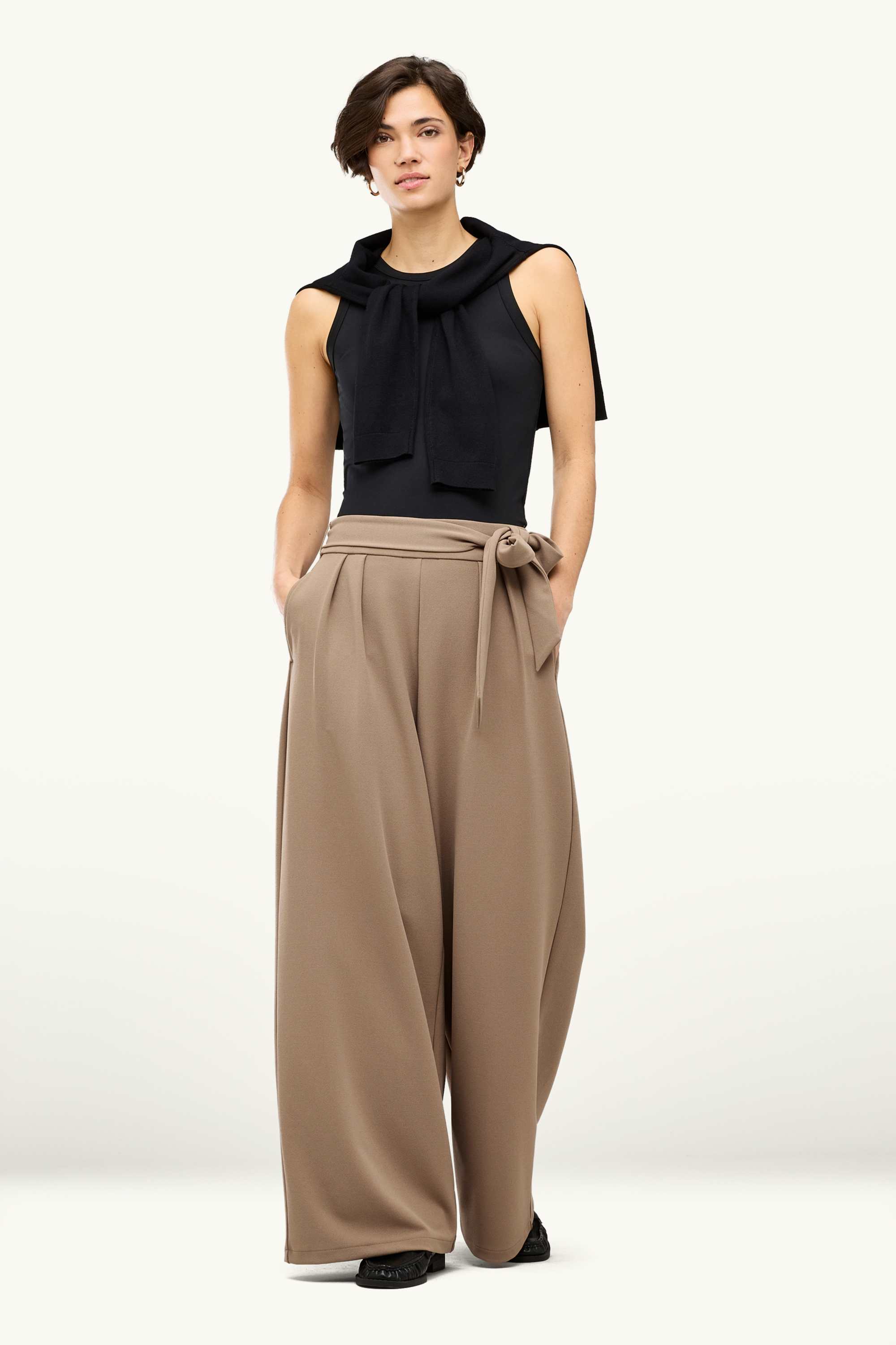 Cloth trousers - high waist - wide leg beige