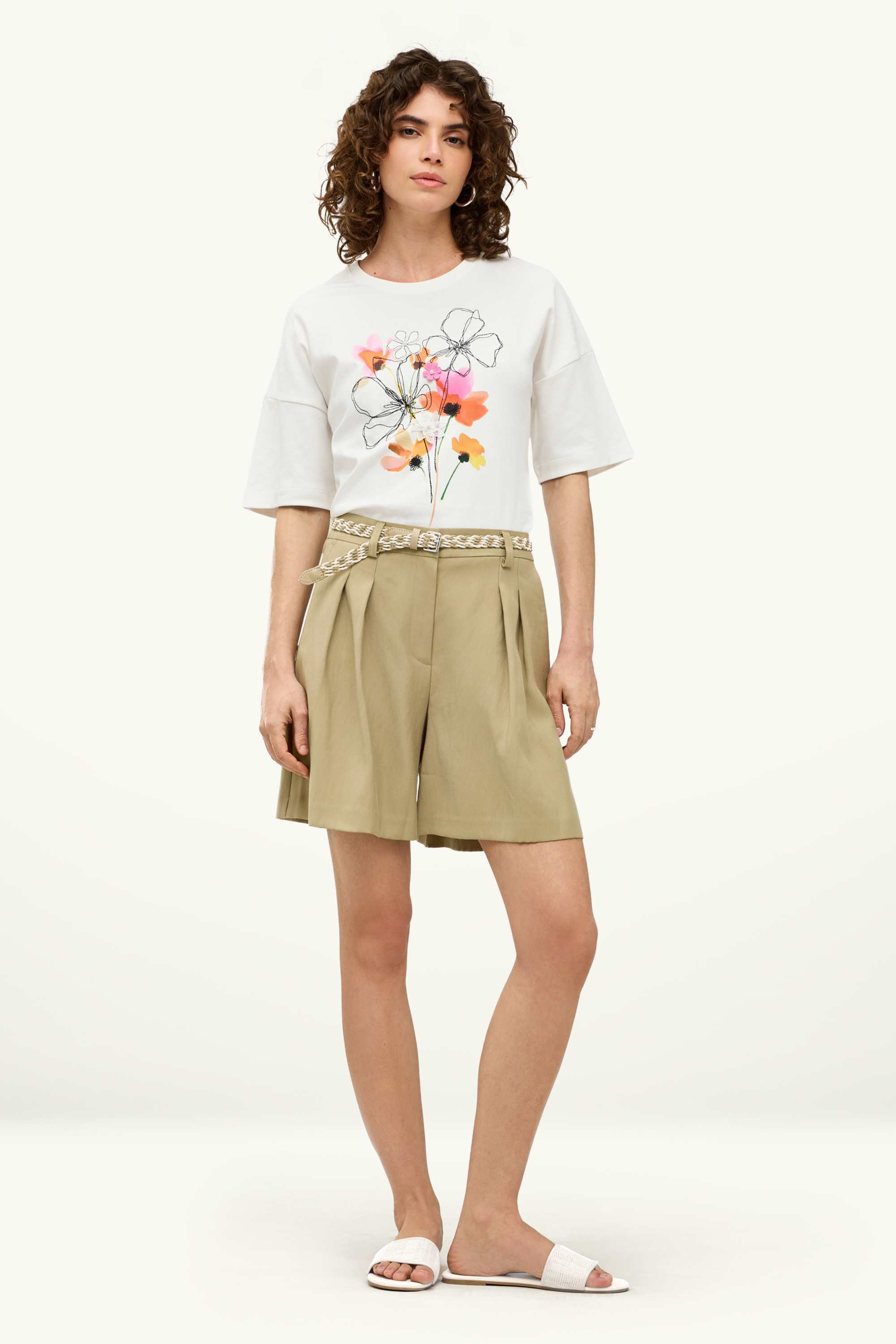 Bermuda shorts with belt - high waist khaki