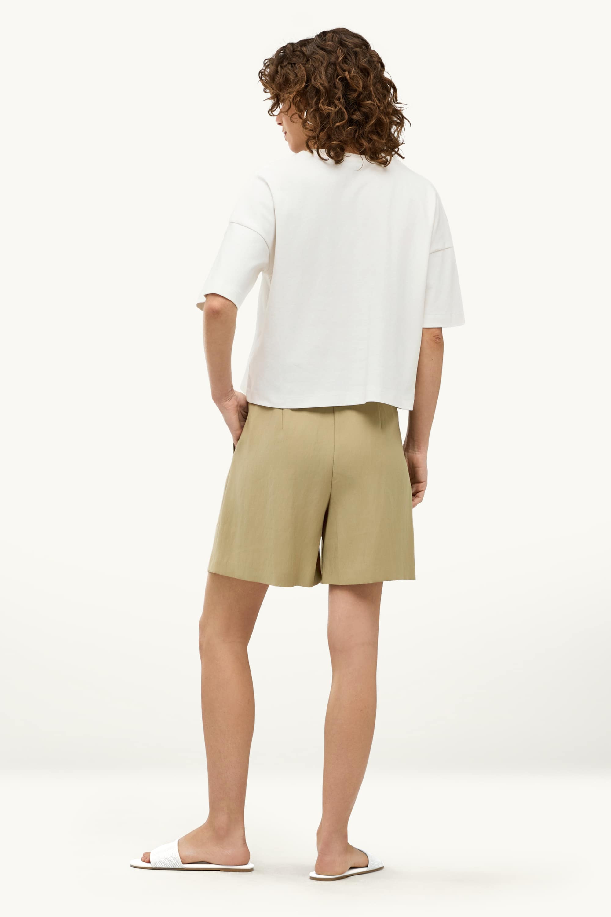 Bermuda shorts with belt - high waist khaki