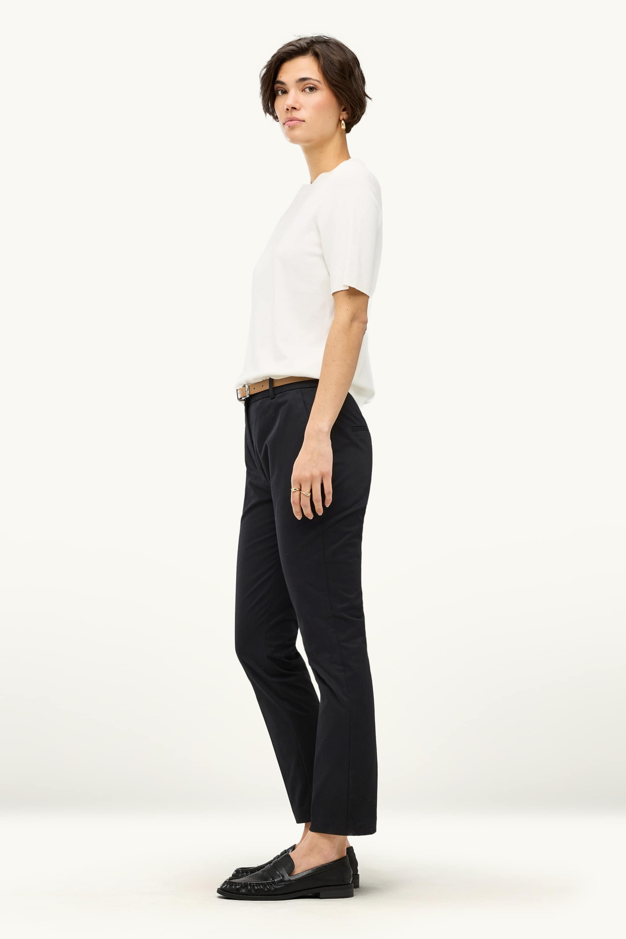 Cloth trousers with belt - mid-rise waist - tapered fit black