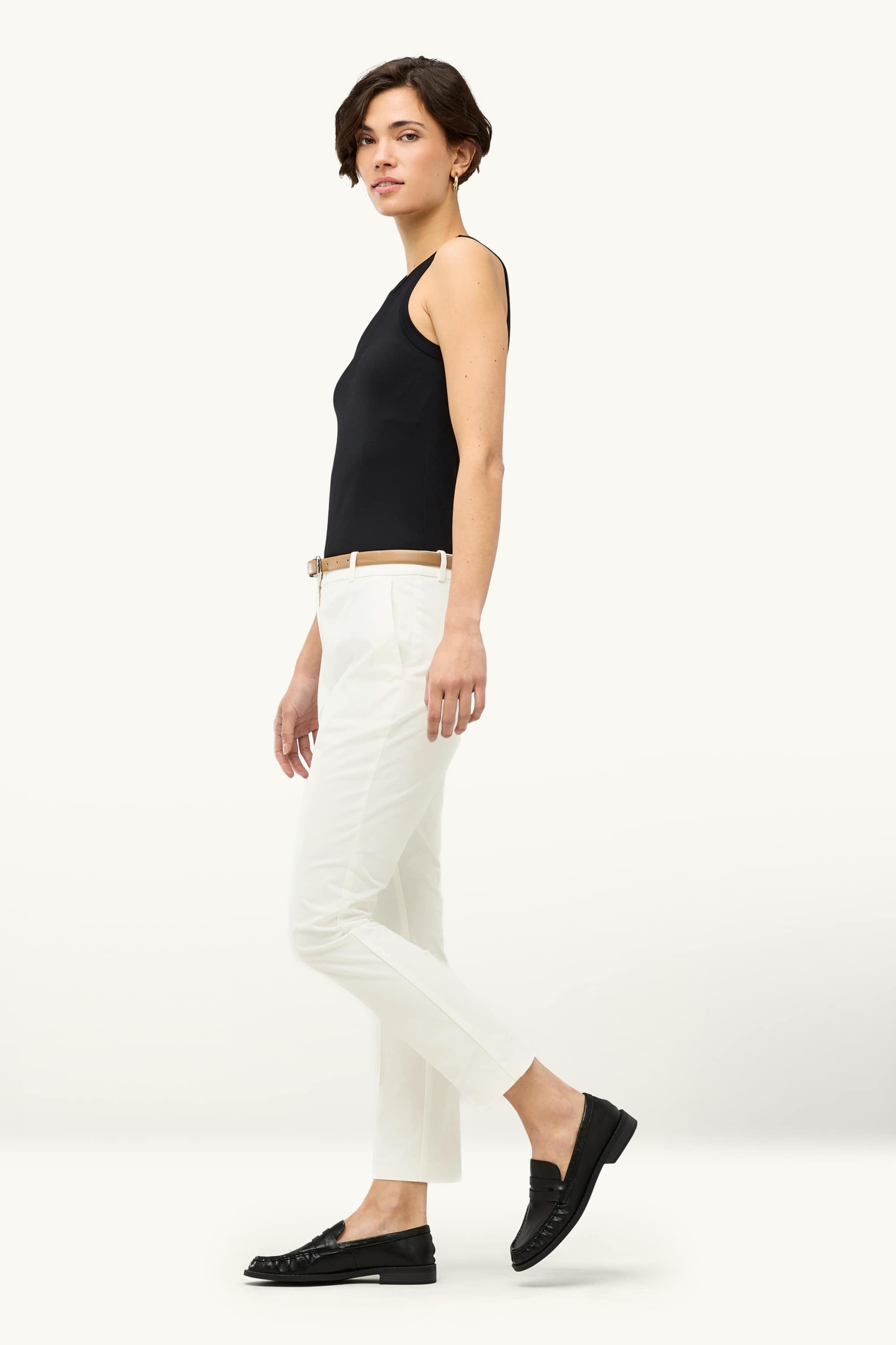 Cloth trousers with belt - mid-rise waist - tapered fit white