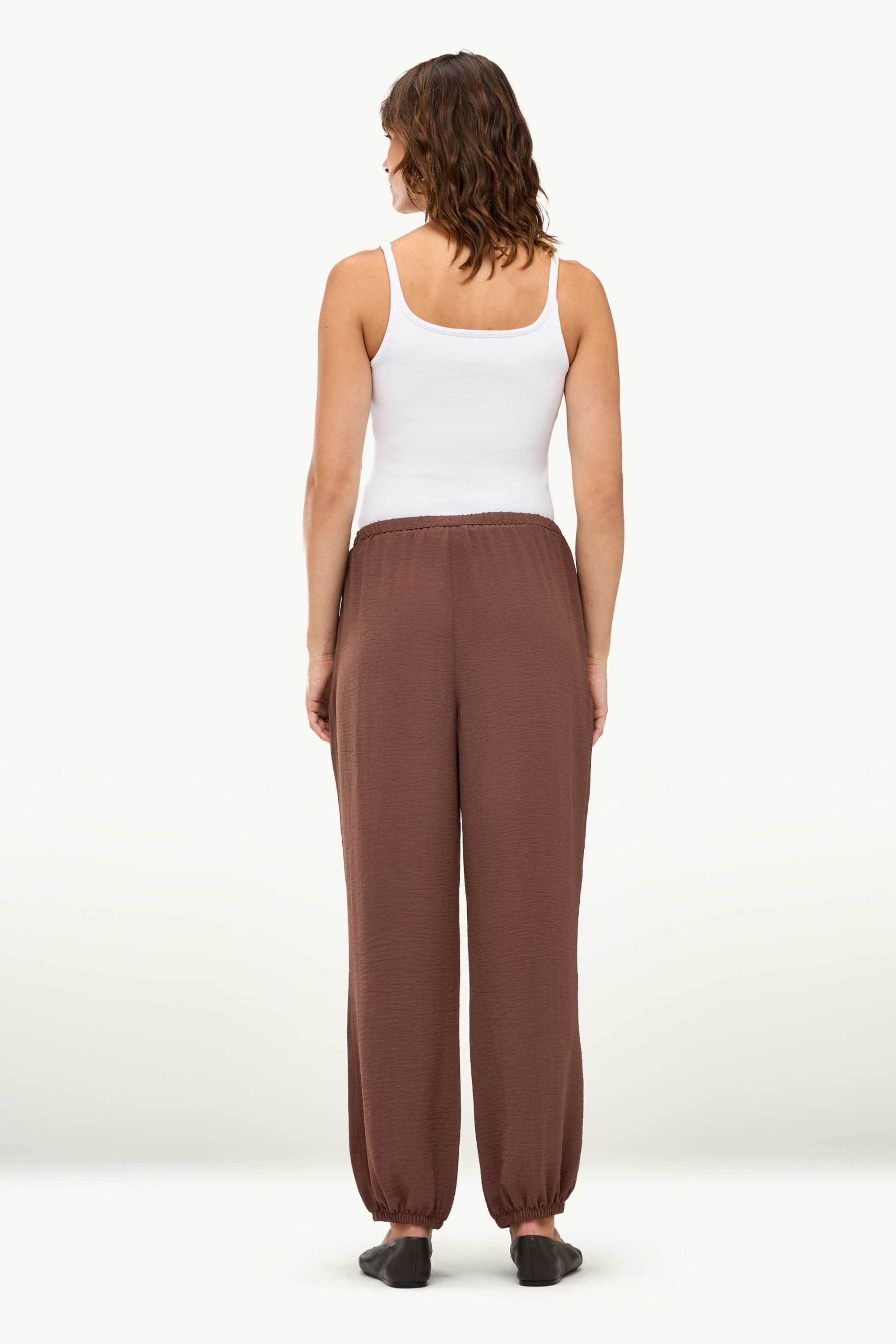 Harem trousers - mid-rise waist - balloon leg brown