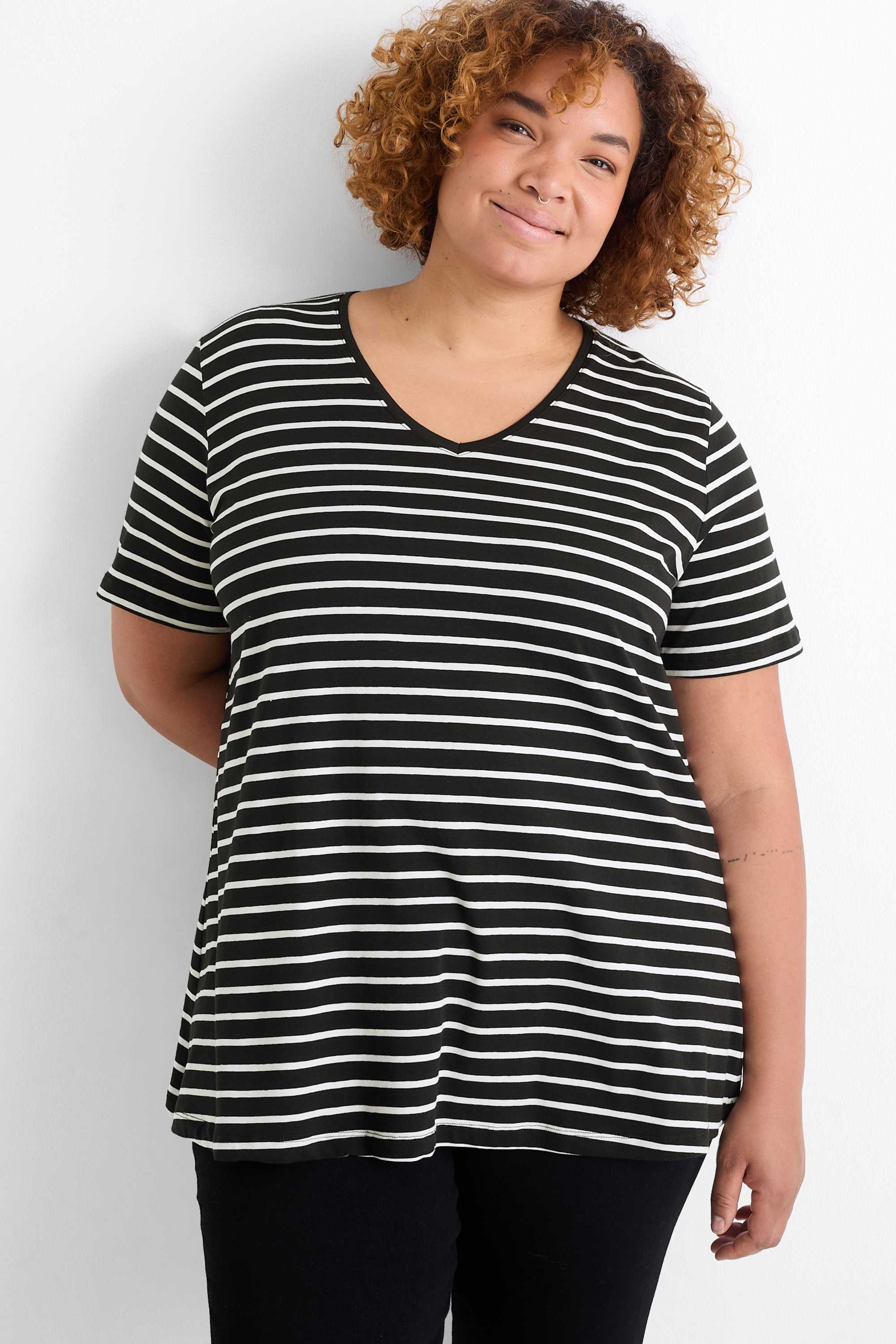 V-neck T-shirt- striped black / white (6)