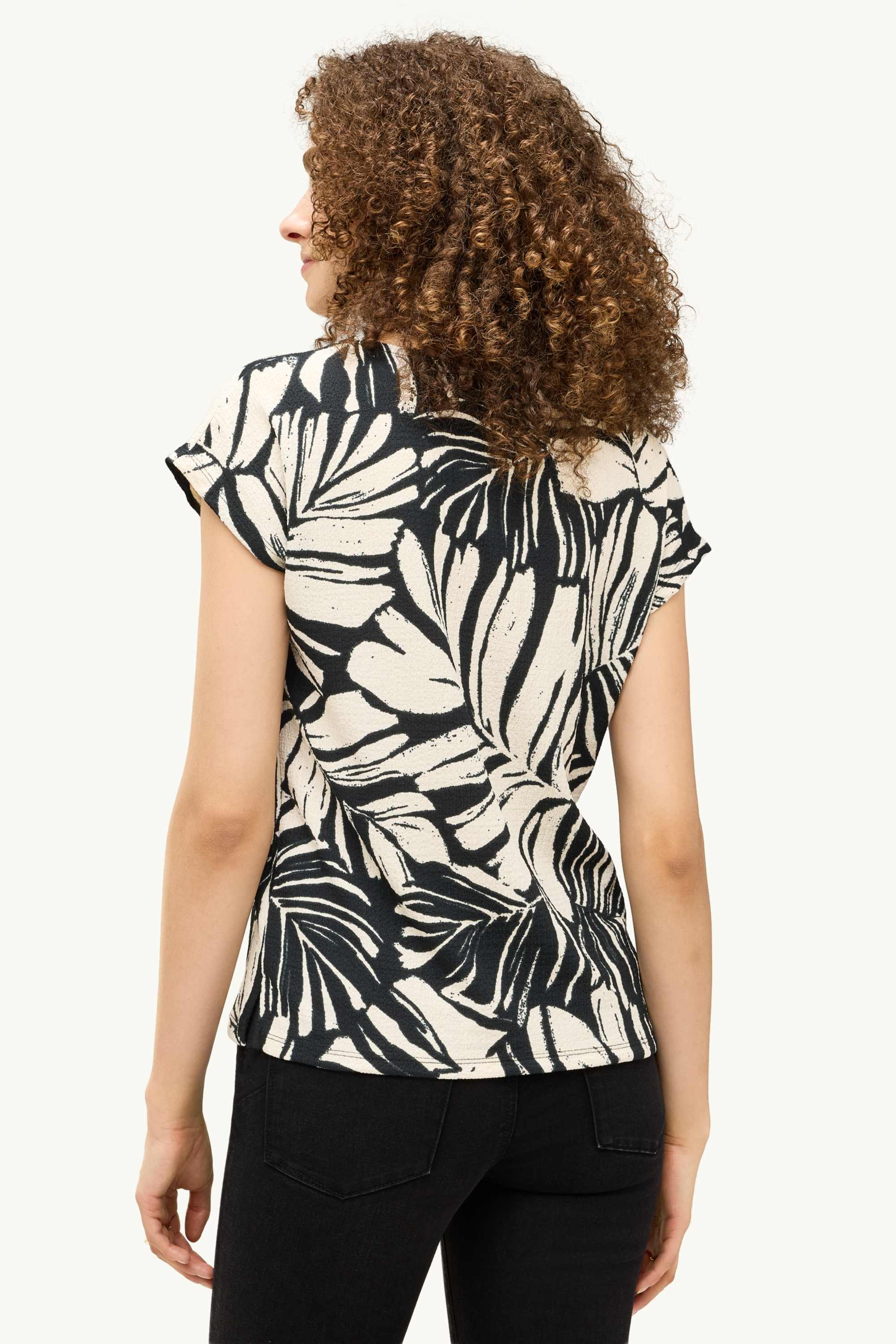 V-neck T-shirt - regular fit- patterned black
