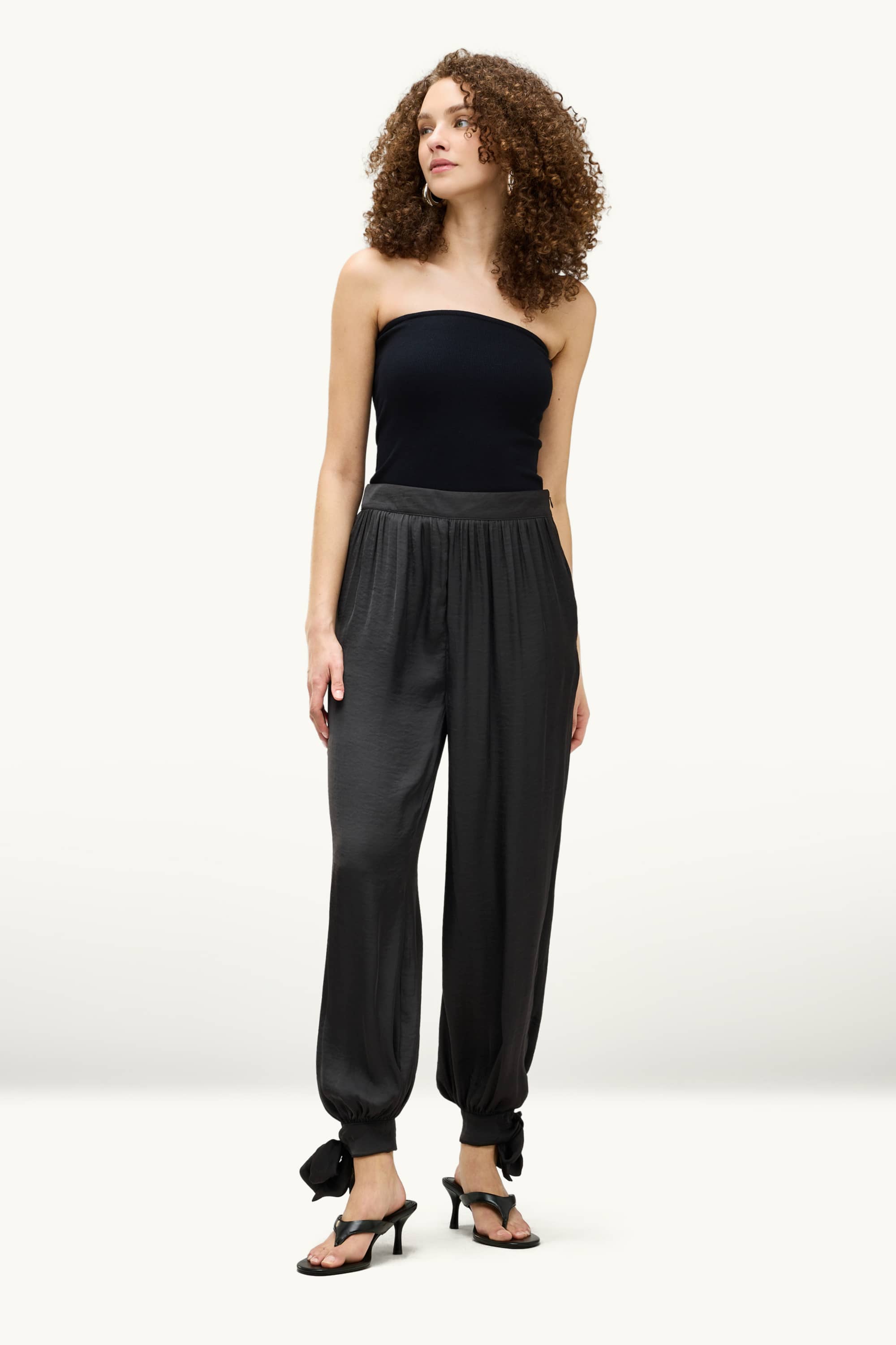 Harem trousers - mid-rise waist - balloon leg black