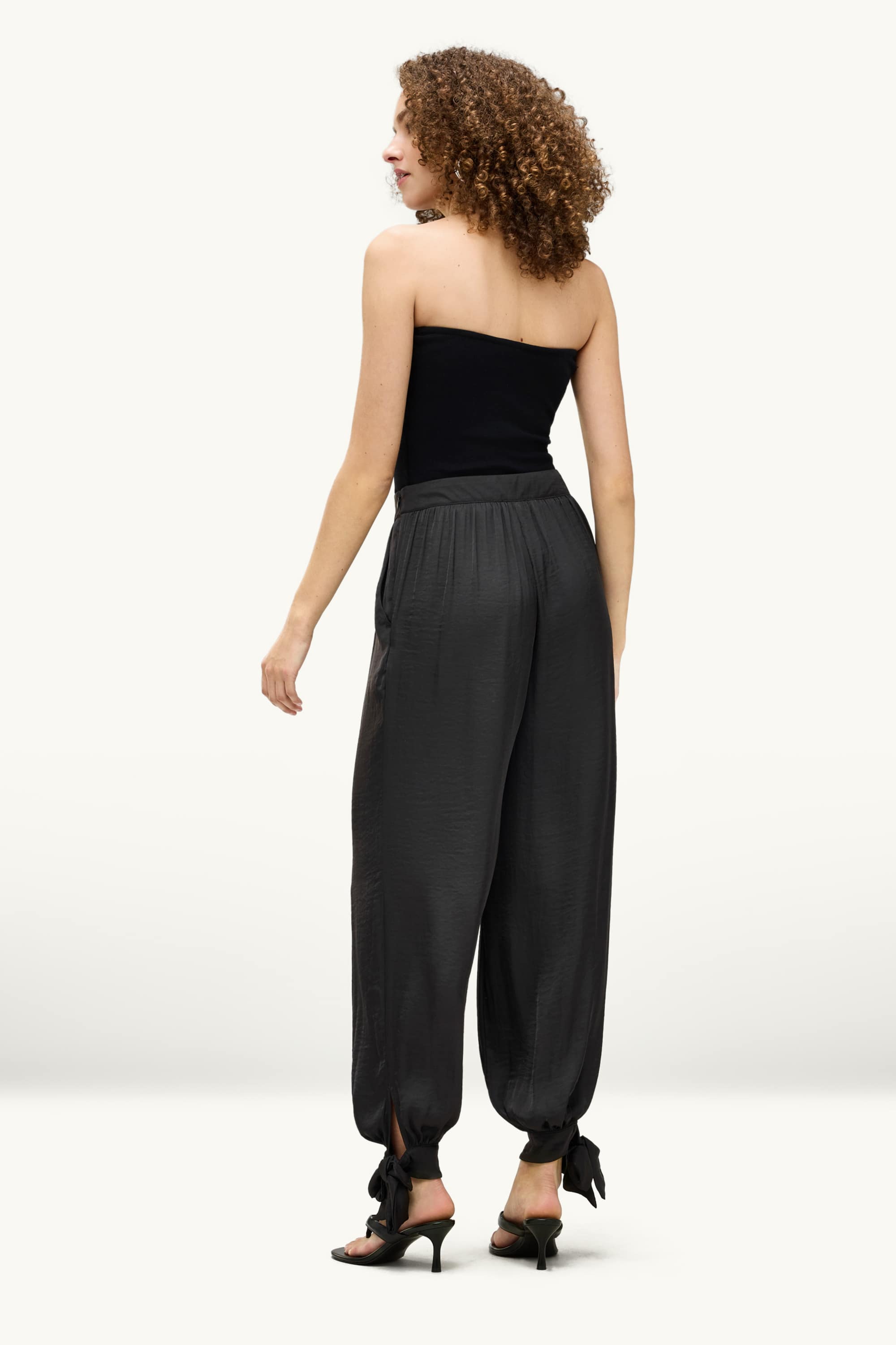 Harem trousers - mid-rise waist - balloon leg black