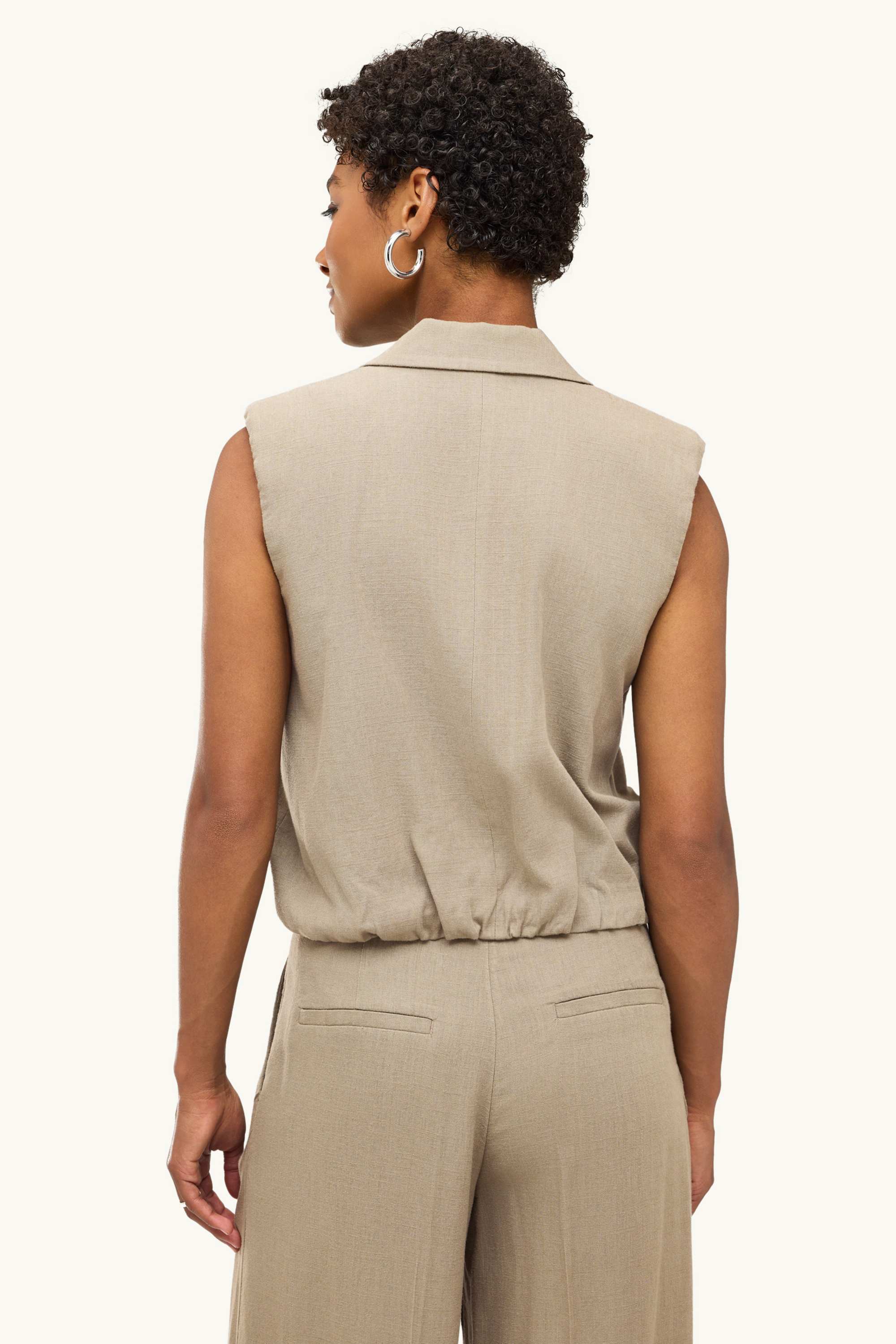 Waistcoat with linen content - fitted beige