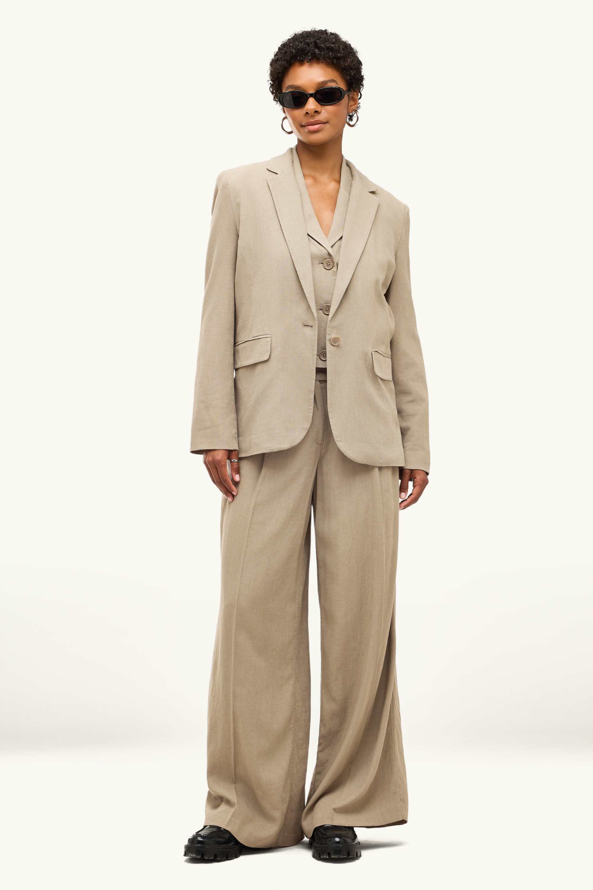 Waistcoat with linen content - fitted beige