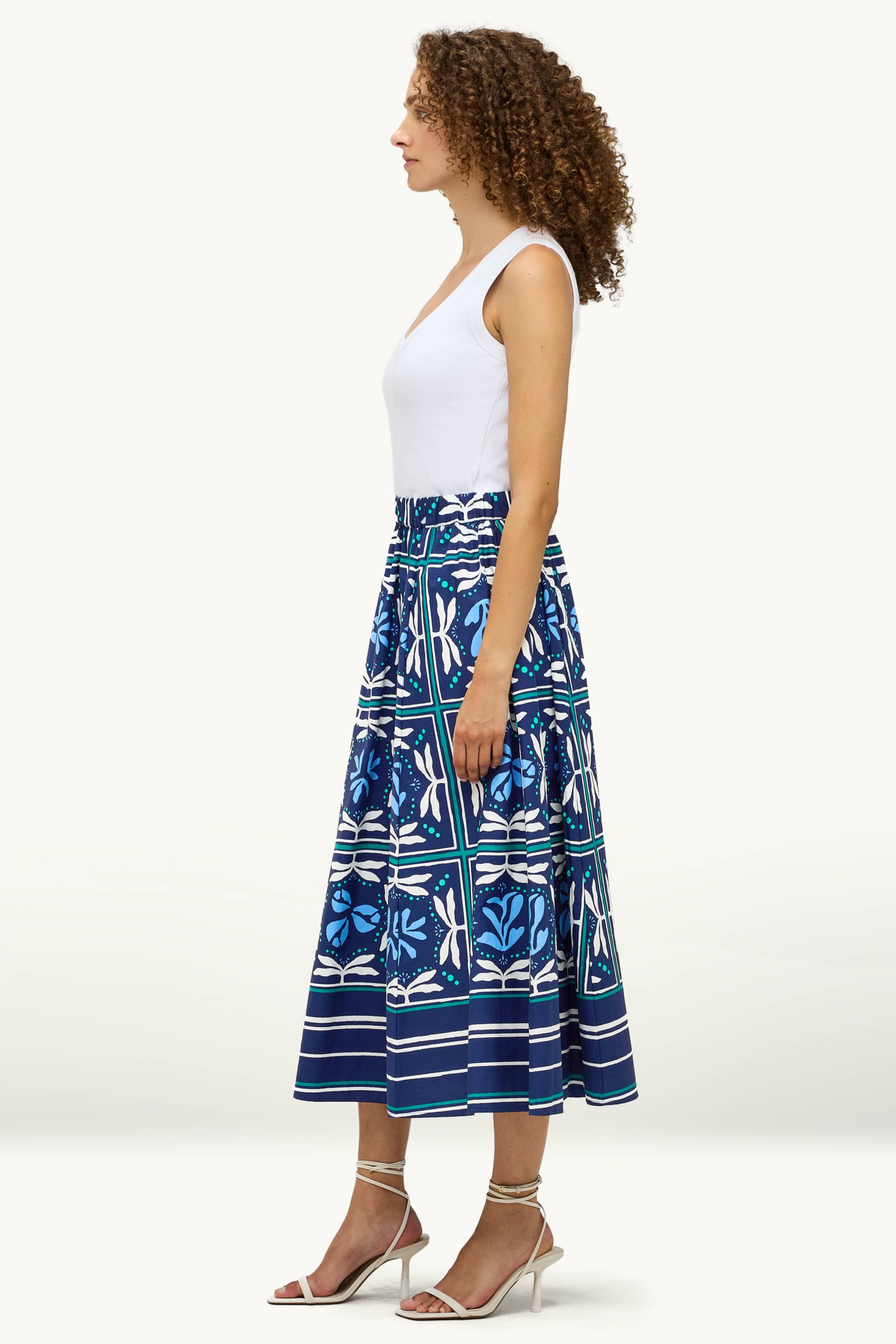 Skirt - patterned blue / white