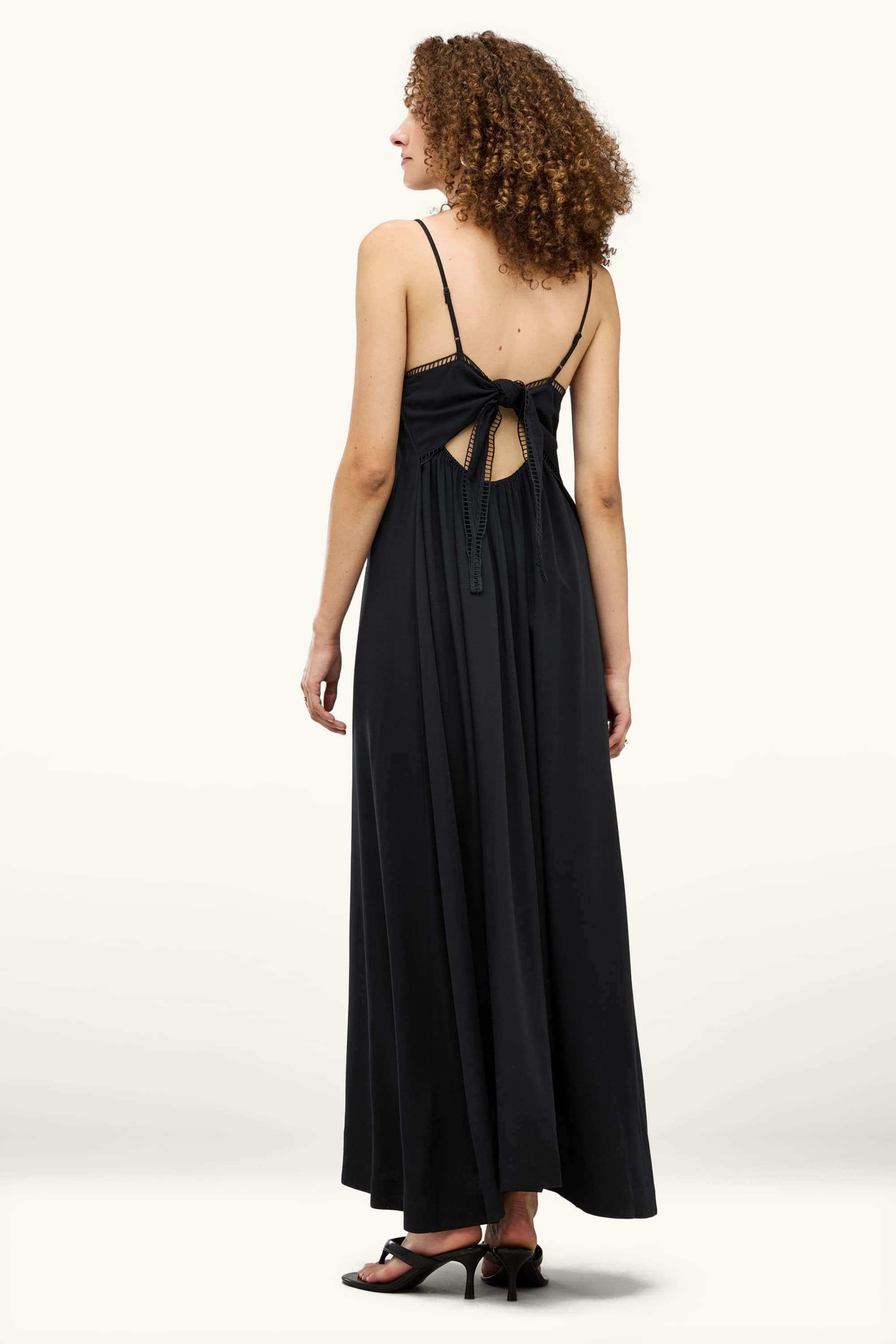 V-neck dress - straight fit black