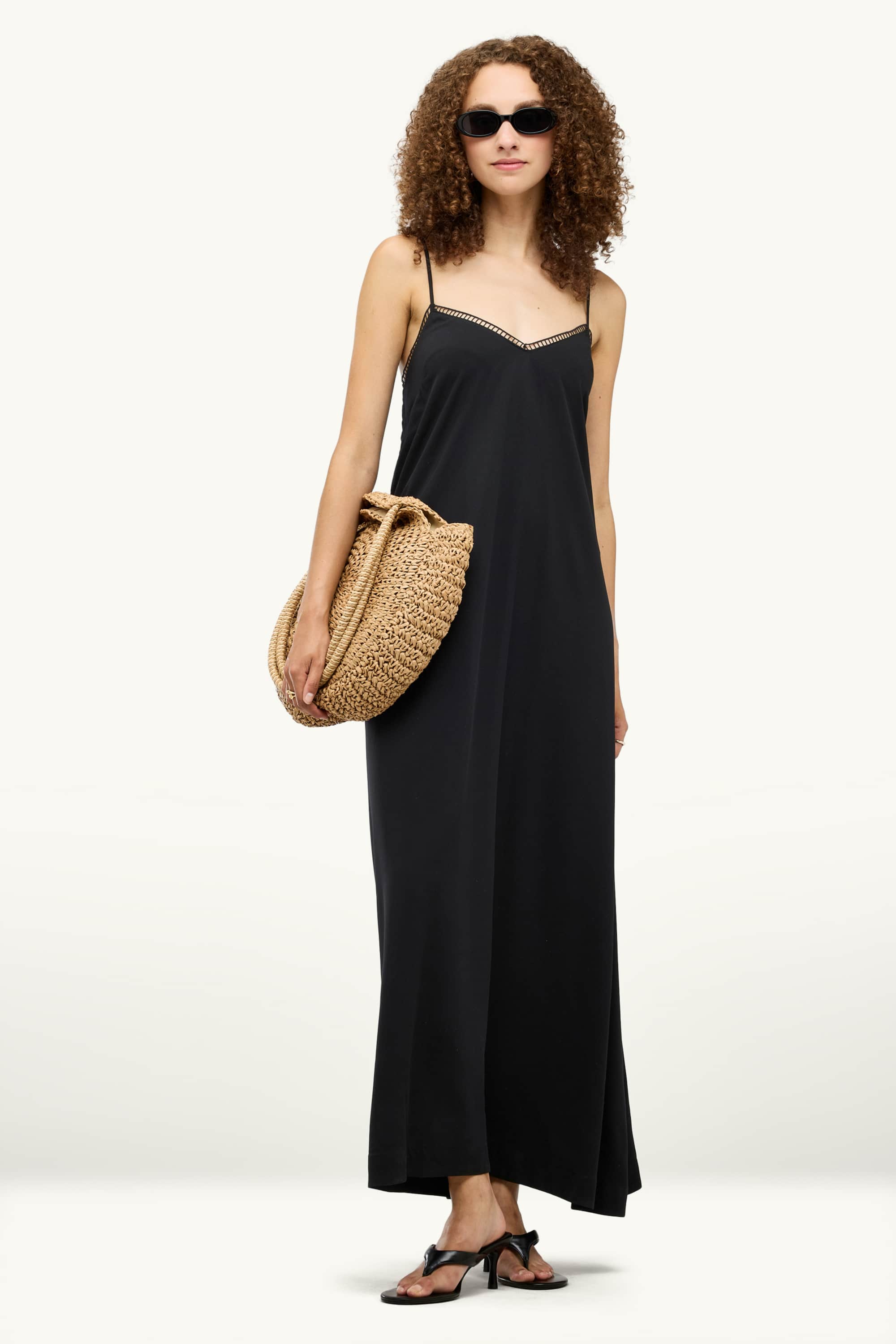 V-neck dress - straight fit black