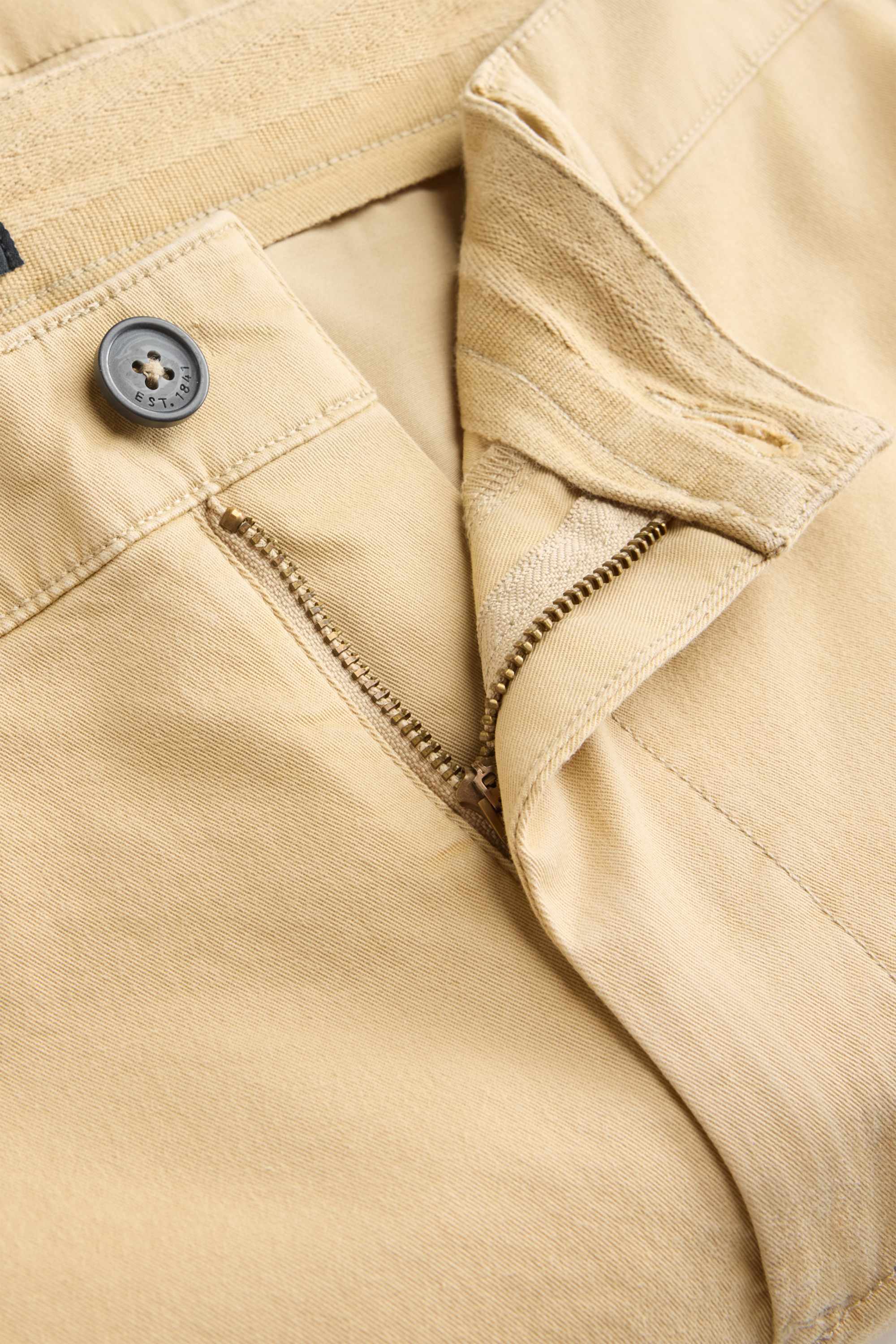 Shorts yellow