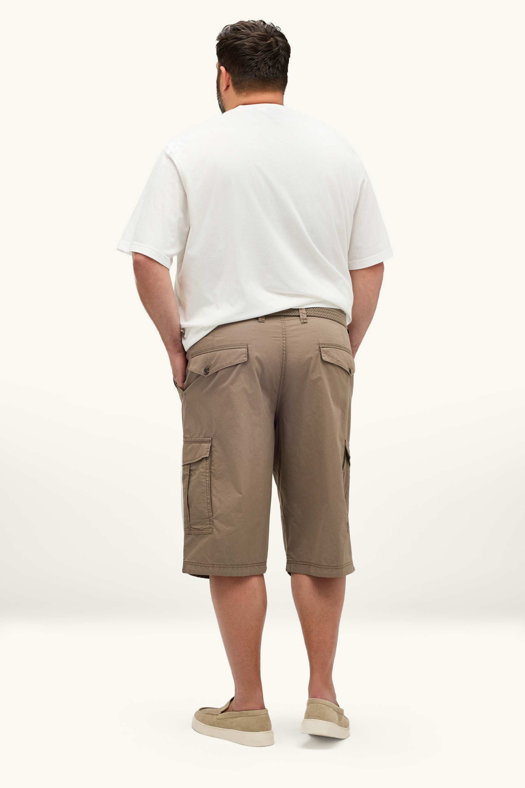 Cargo shorts with belt brown