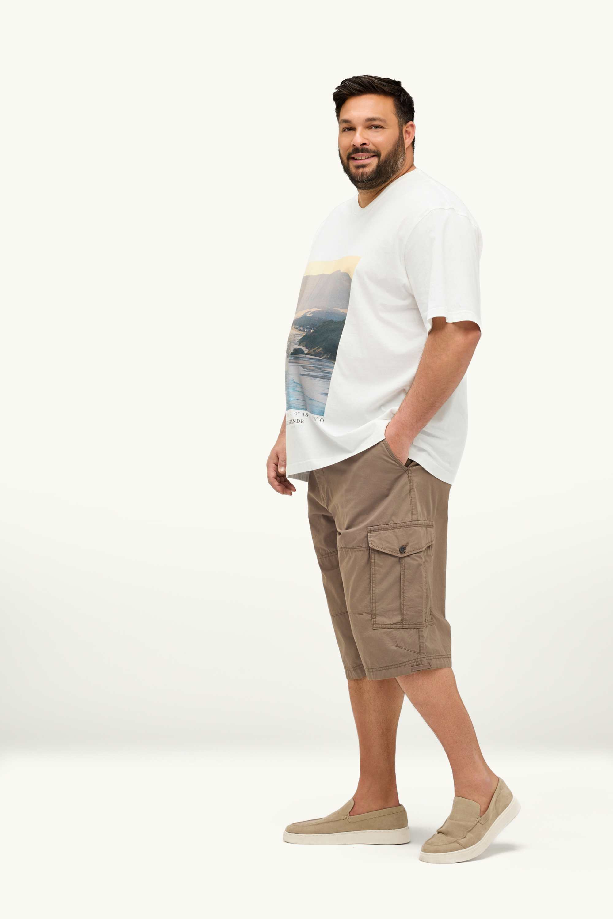 Cargo shorts with belt brown