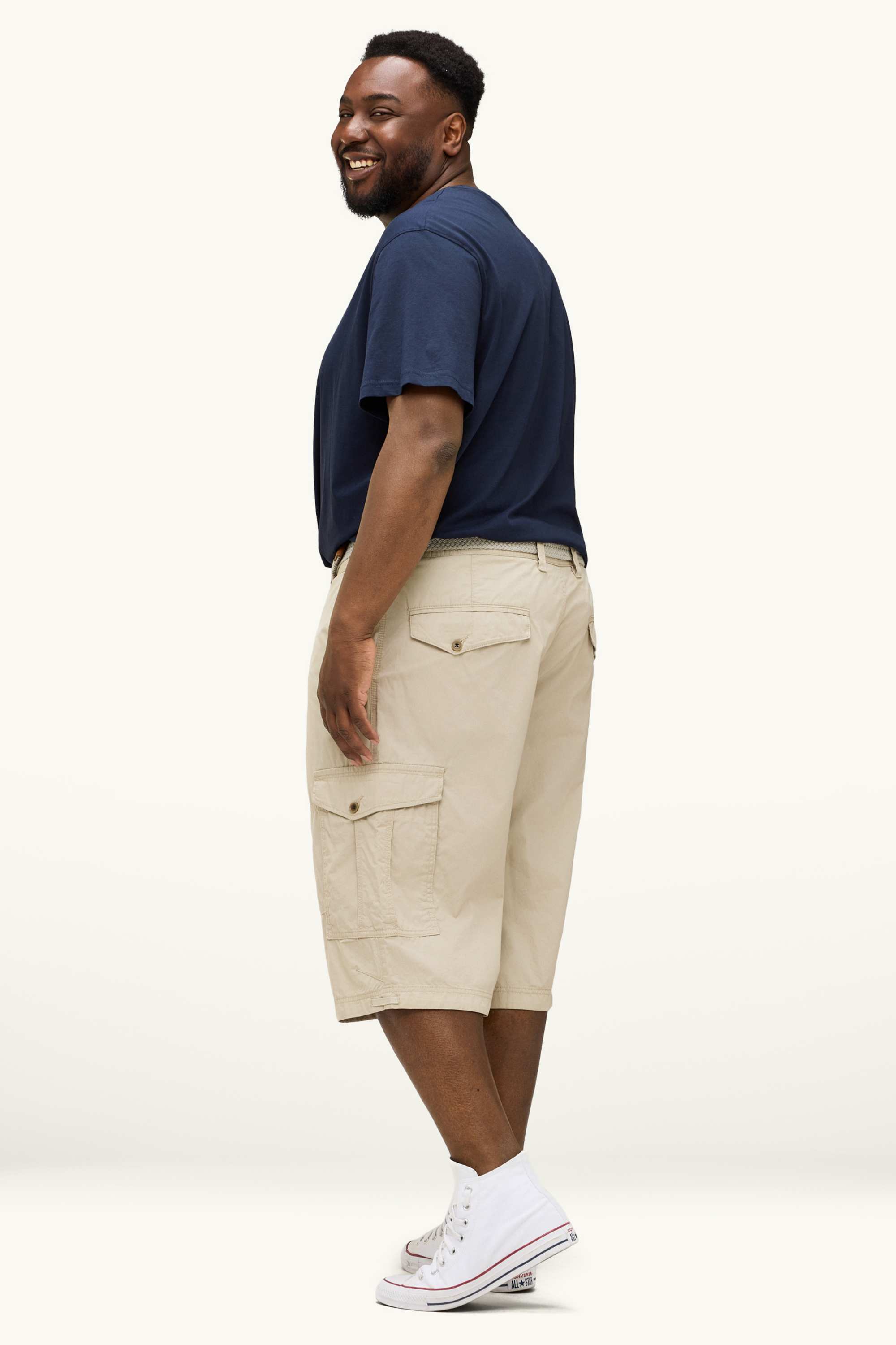 Cargo shorts with belt creme