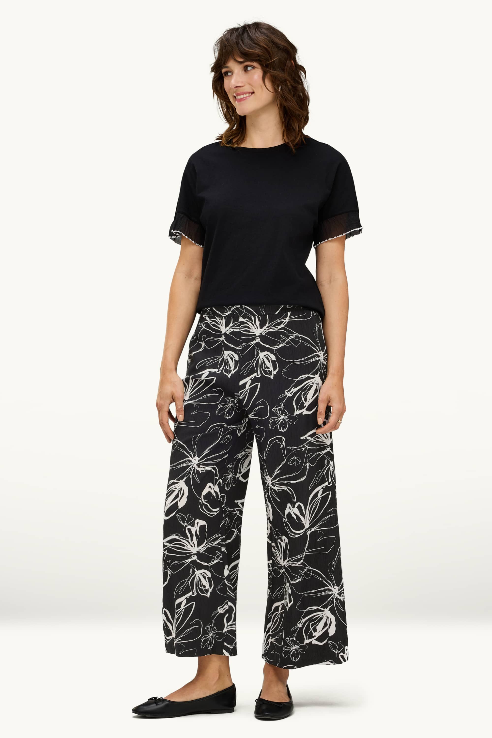 Cropped cloth trousers - high waist - palazzo - floral white / black