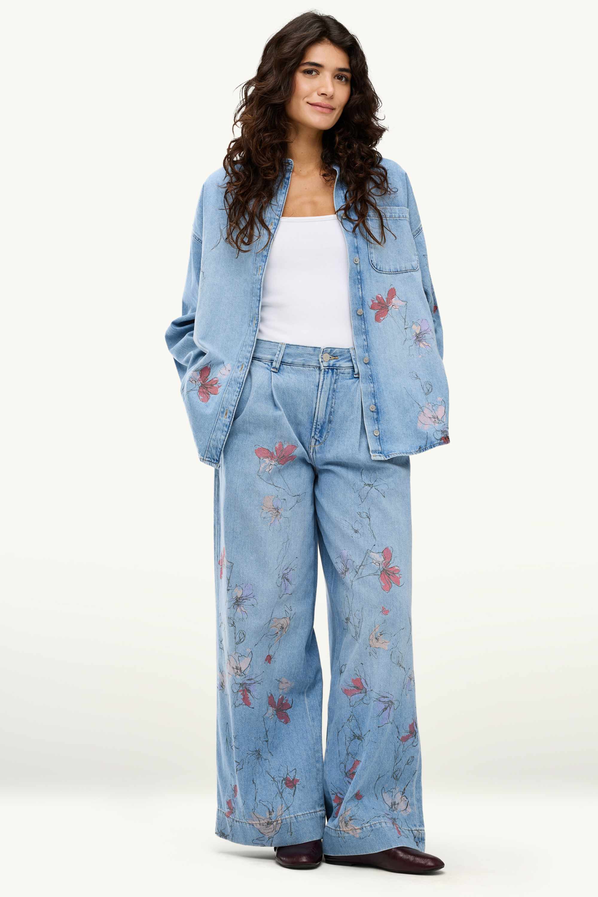 Wide leg jeans - mid-rise waist - floral blue denim
