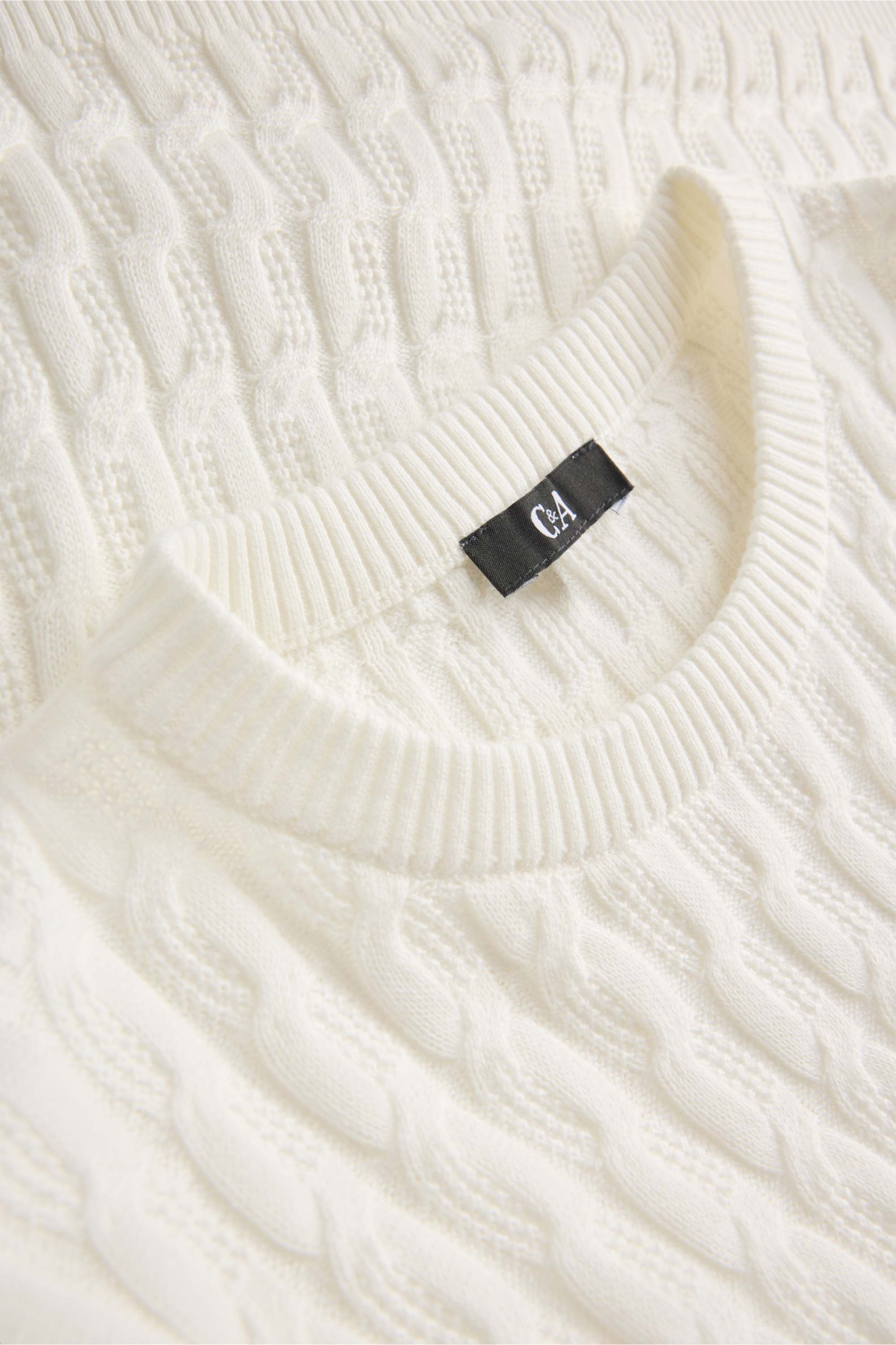 Knitted jumper - short sleeve - cable knit pattern white