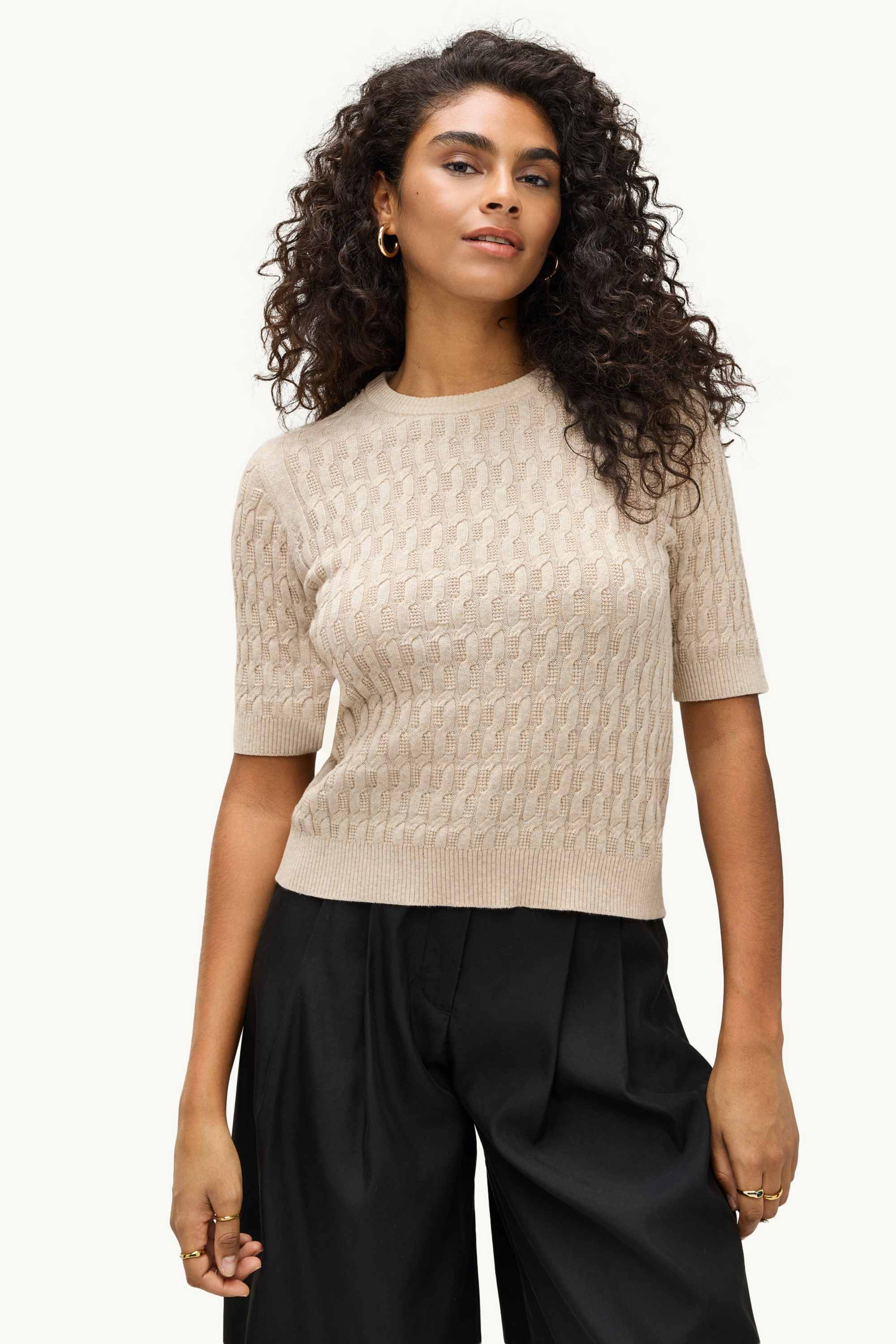 Knitted jumper - short sleeve - cable knit pattern beige