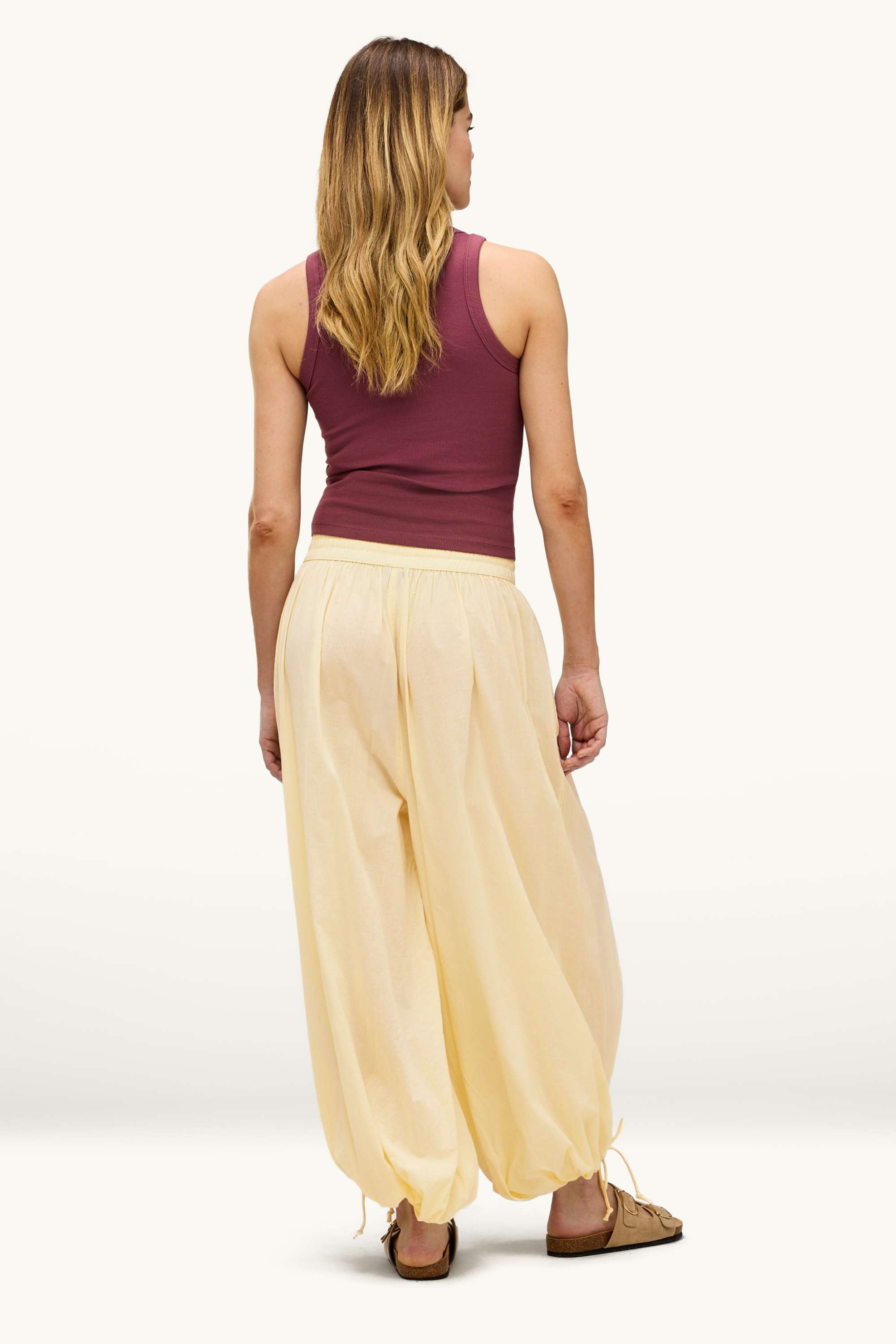 Harem trousers - mid-rise waist - balloon leg yellow
