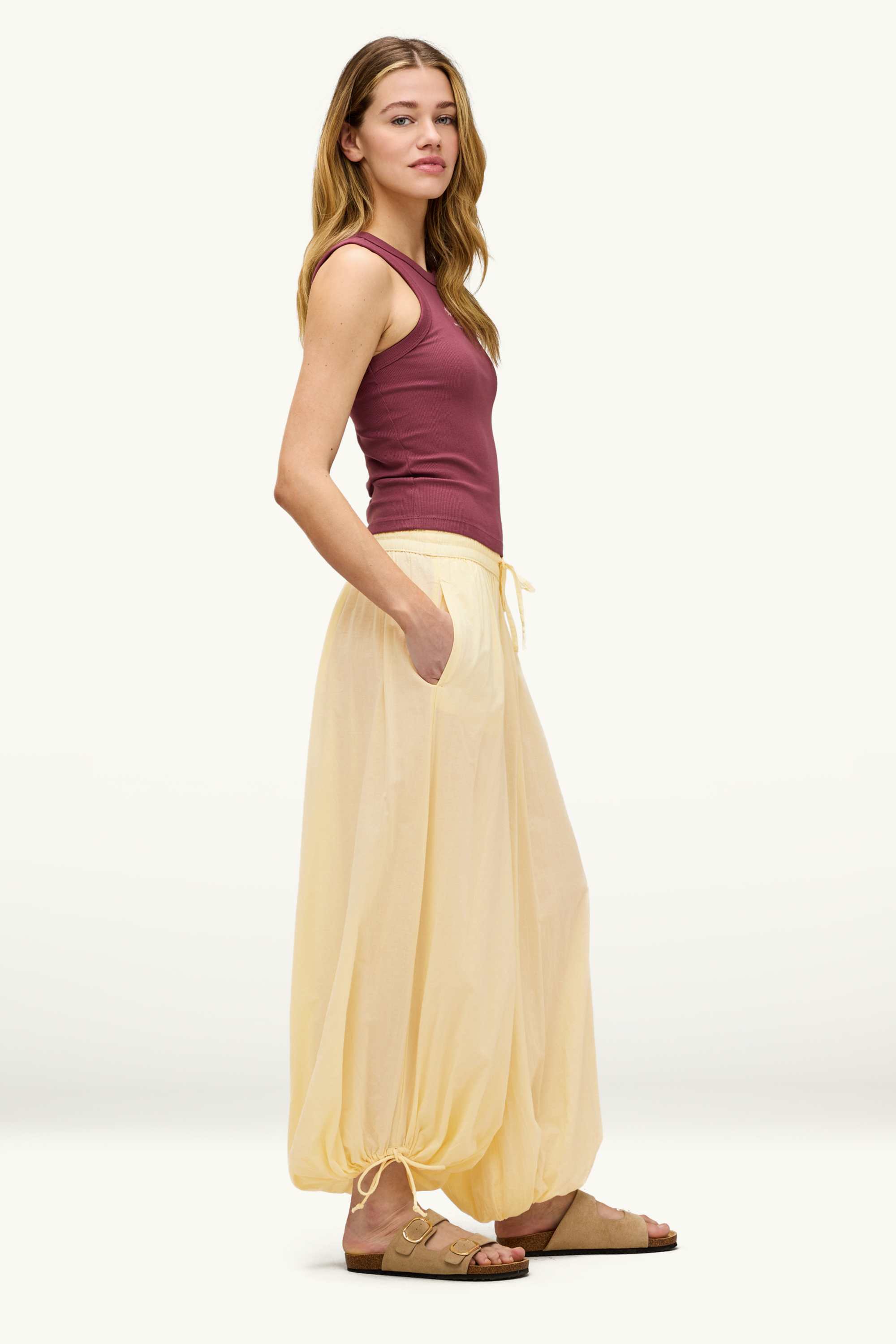 Harem trousers - mid-rise waist - balloon leg yellow
