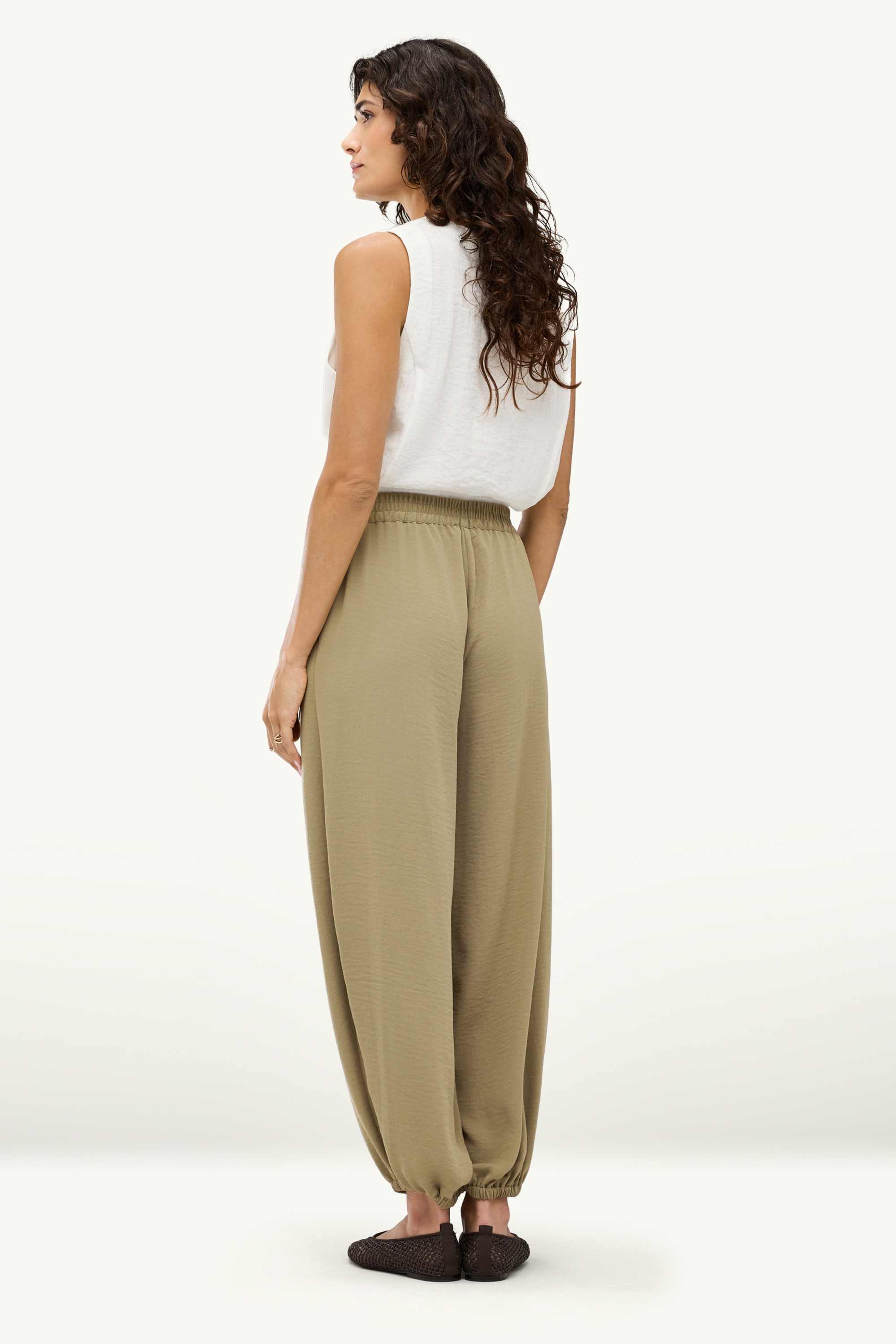 Harem trousers - mid-rise waist - balloon leg green