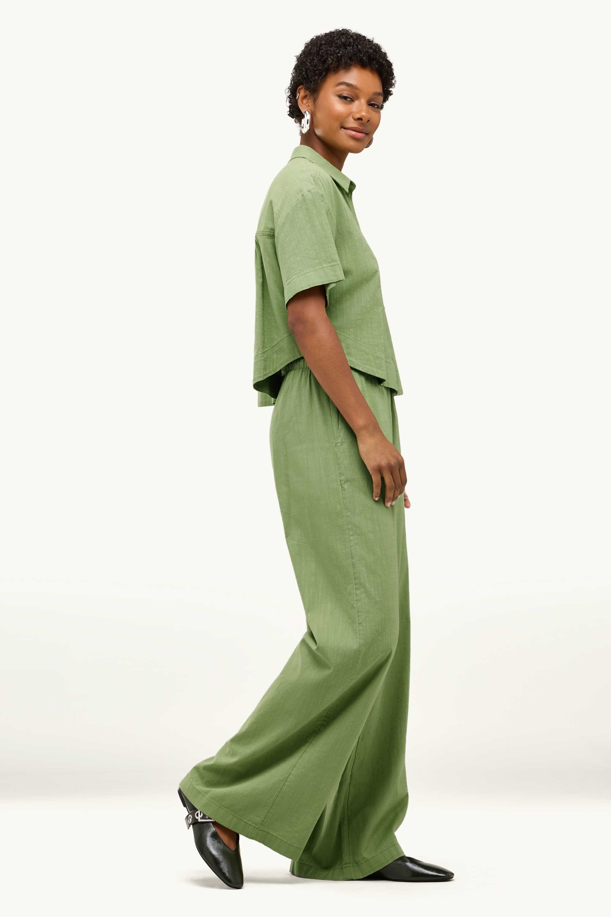 Cloth trousers - mid-rise waist - wide leg green