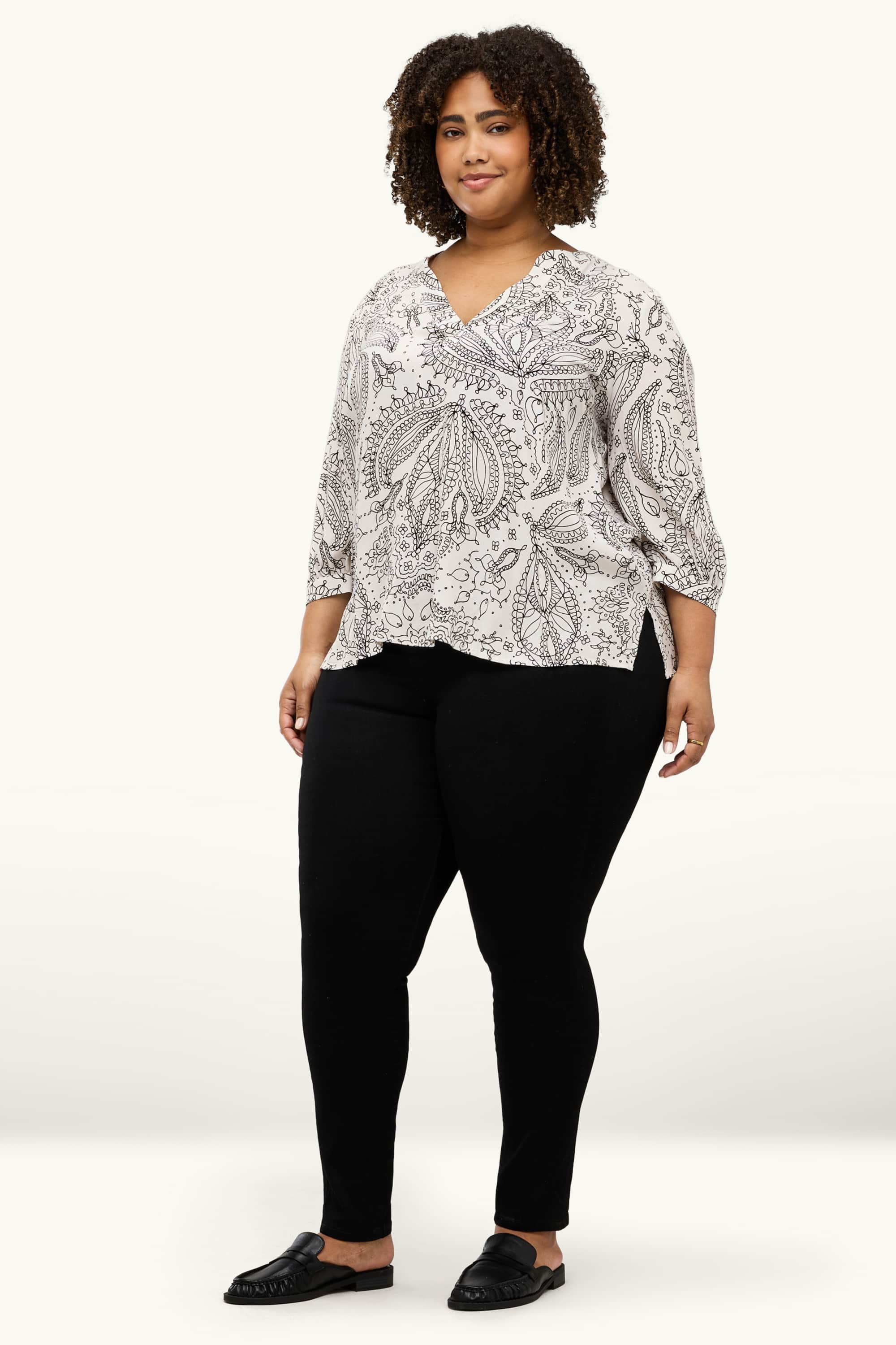 V-neck blouse - patterned white / black