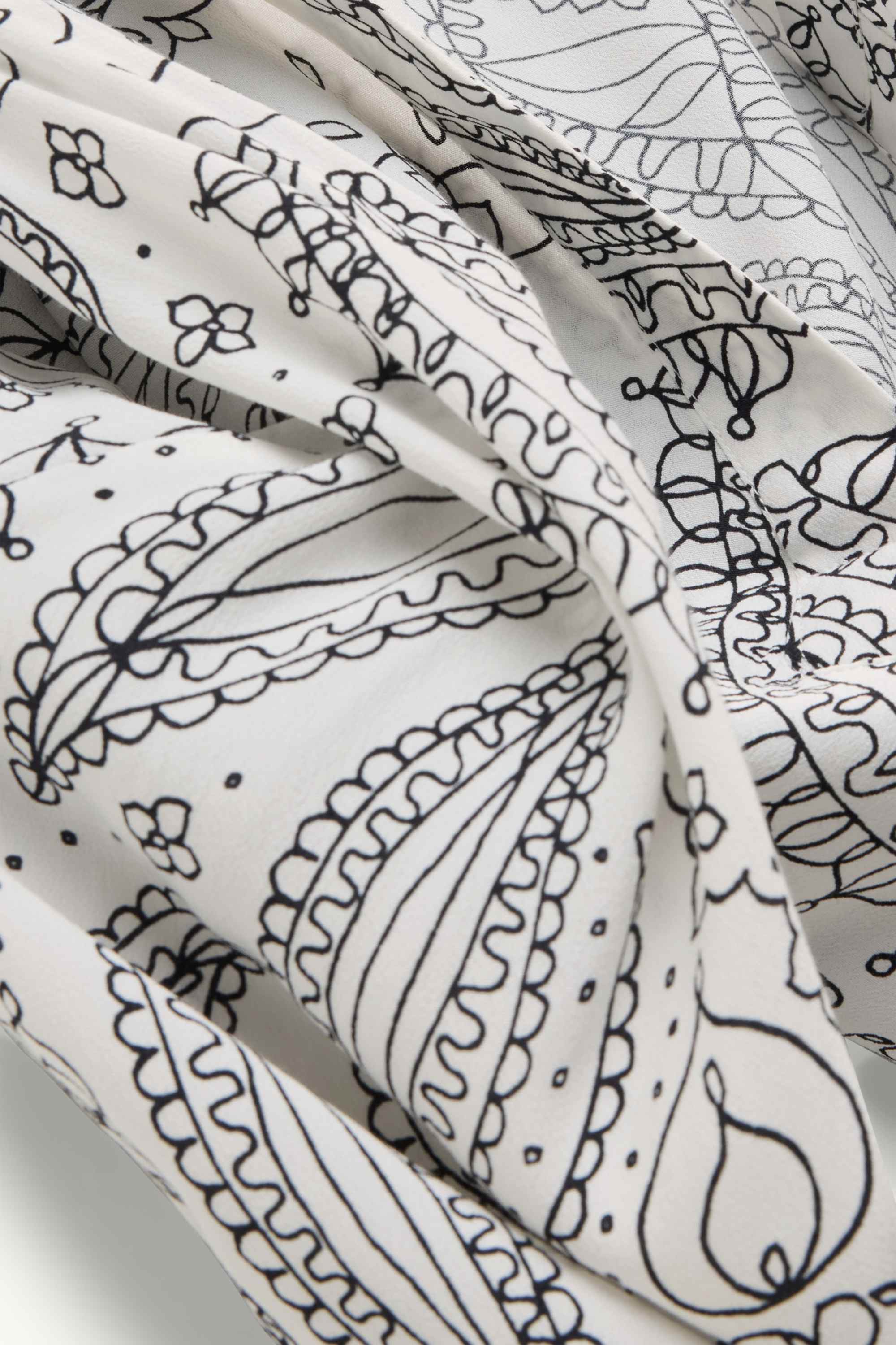 V-neck blouse - patterned white / black