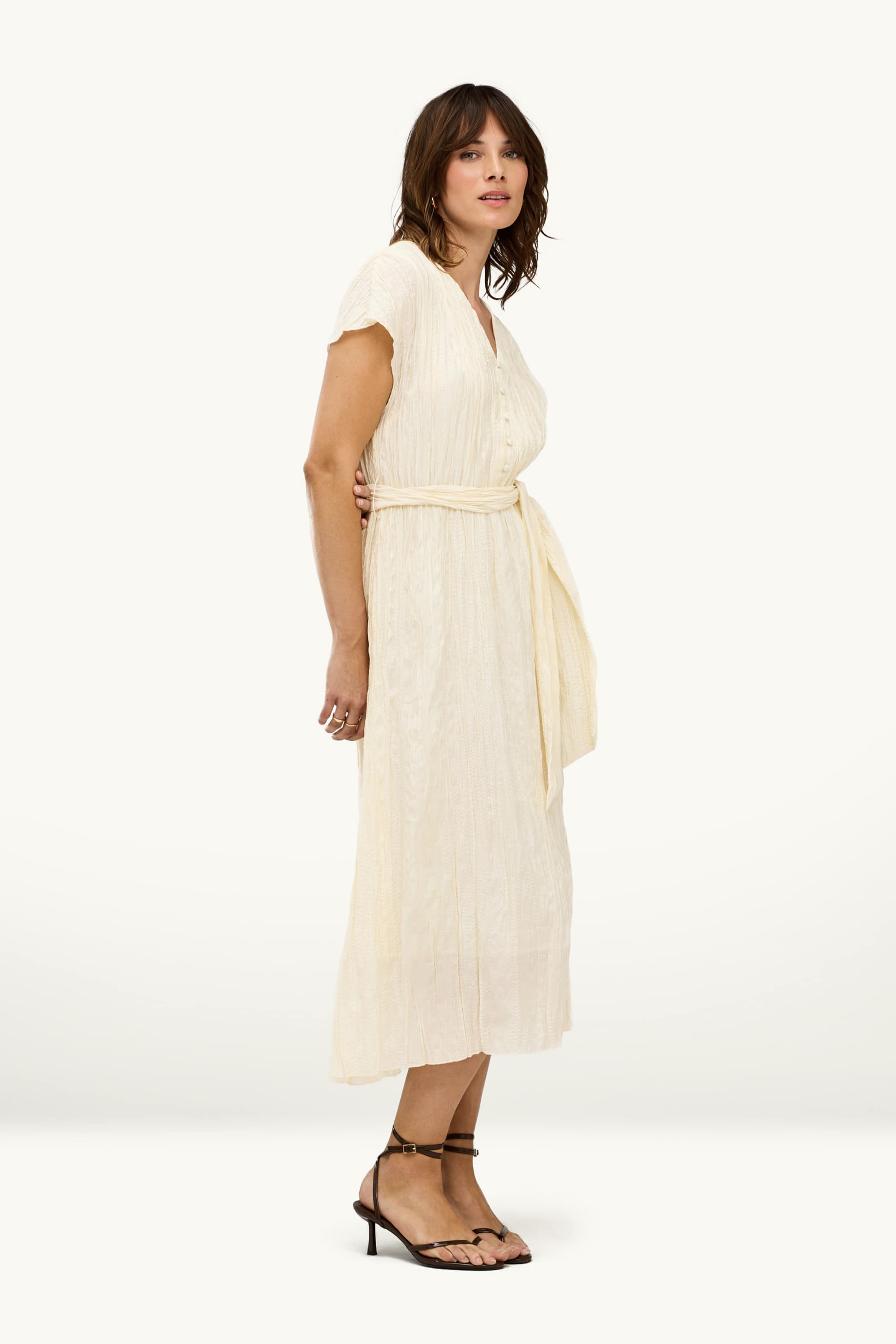V-neck dress creme
