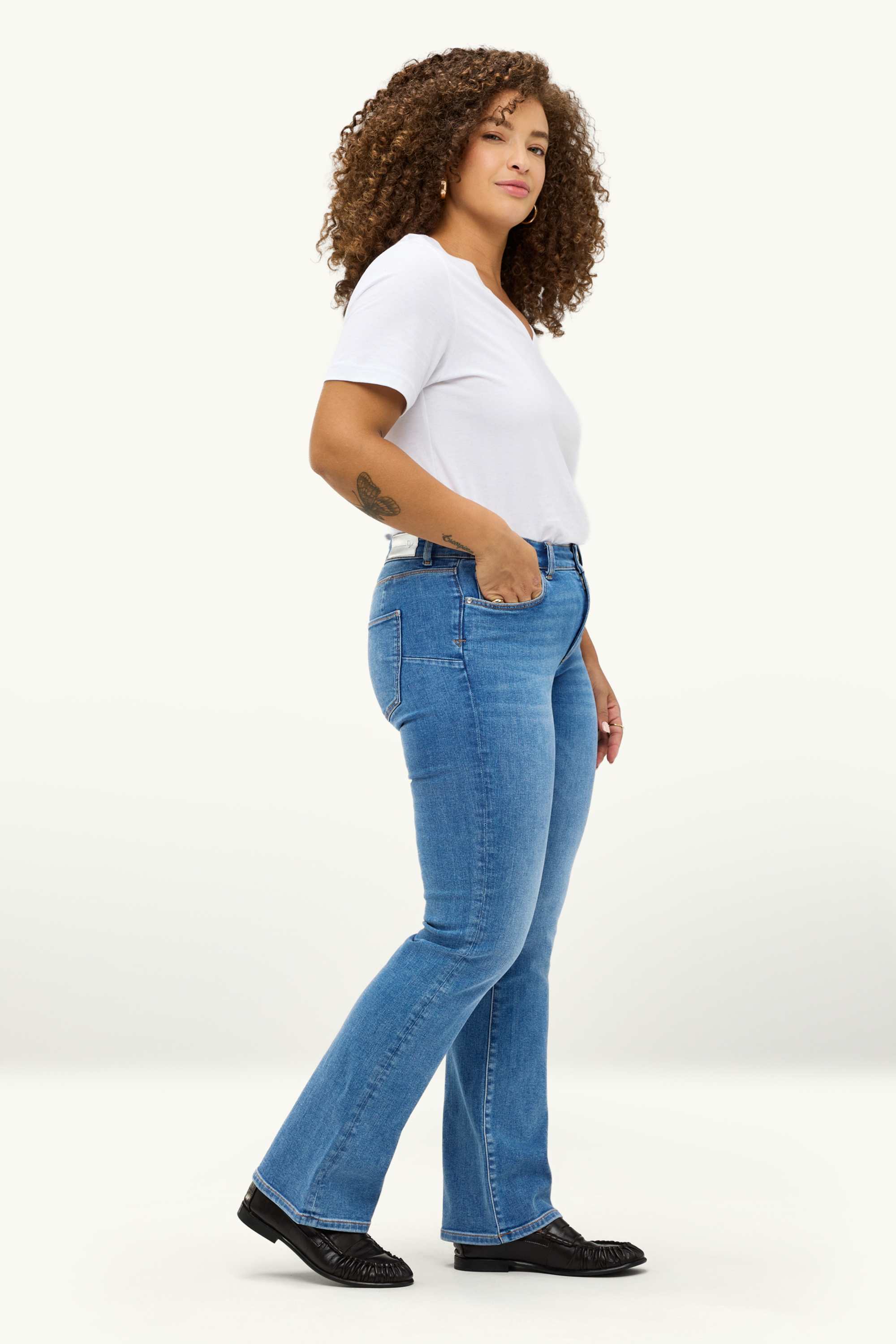 Bootcut jeans - mid-rise waist - shaping jeans - LYCRA® blue denim