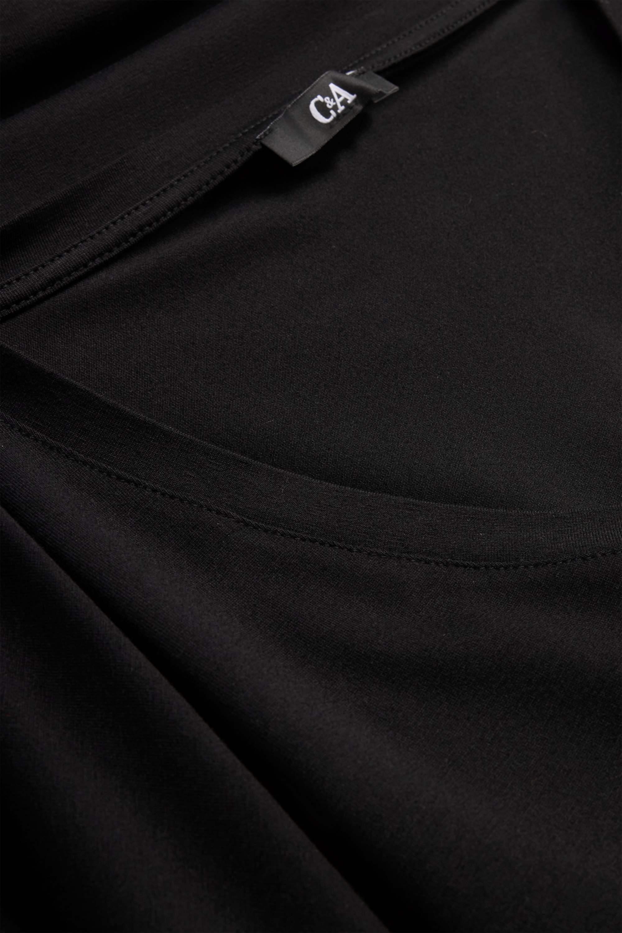 V-neck T-shirt - relaxed fit black
