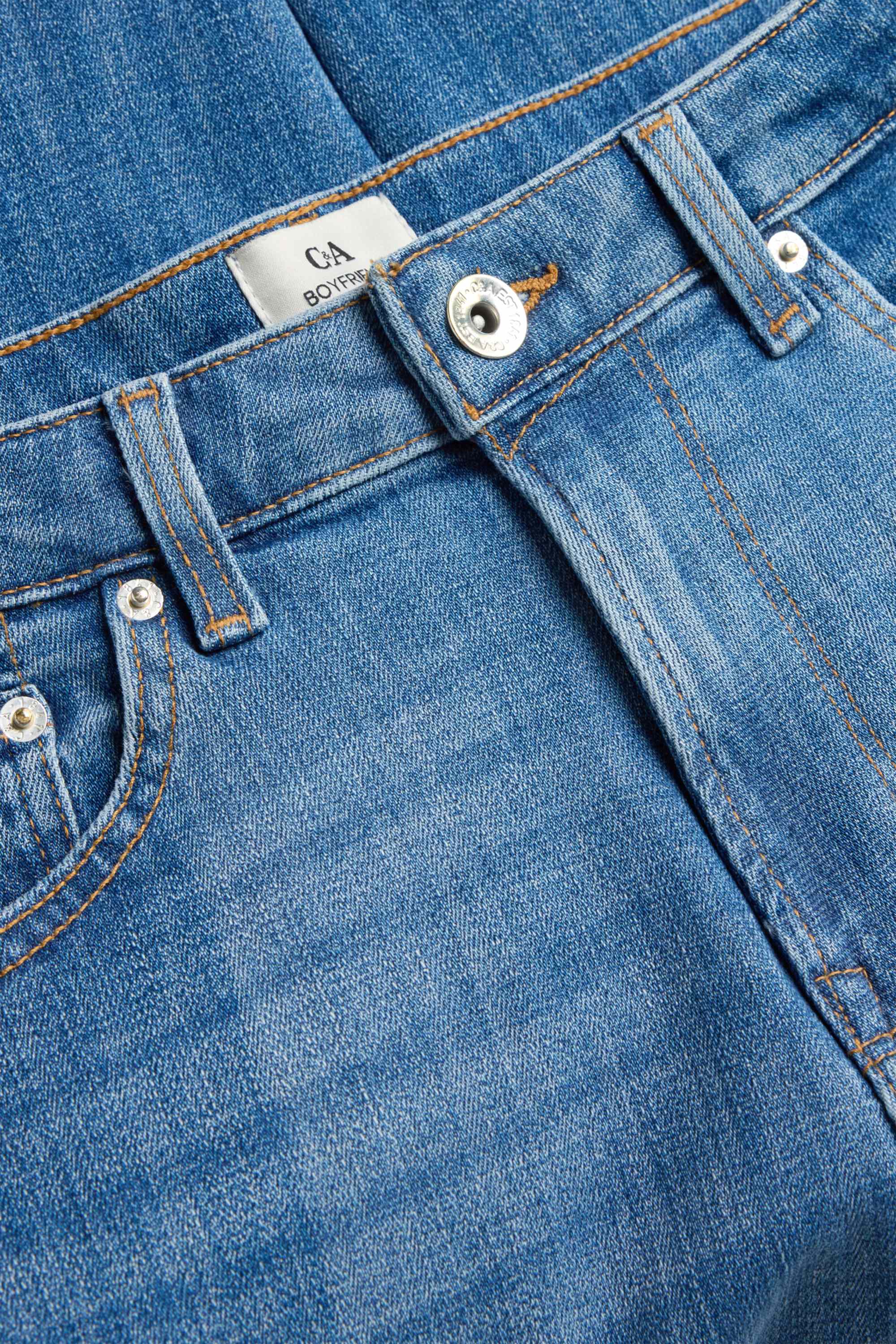 Boyfriend jeans - mid-rise waist blue denim