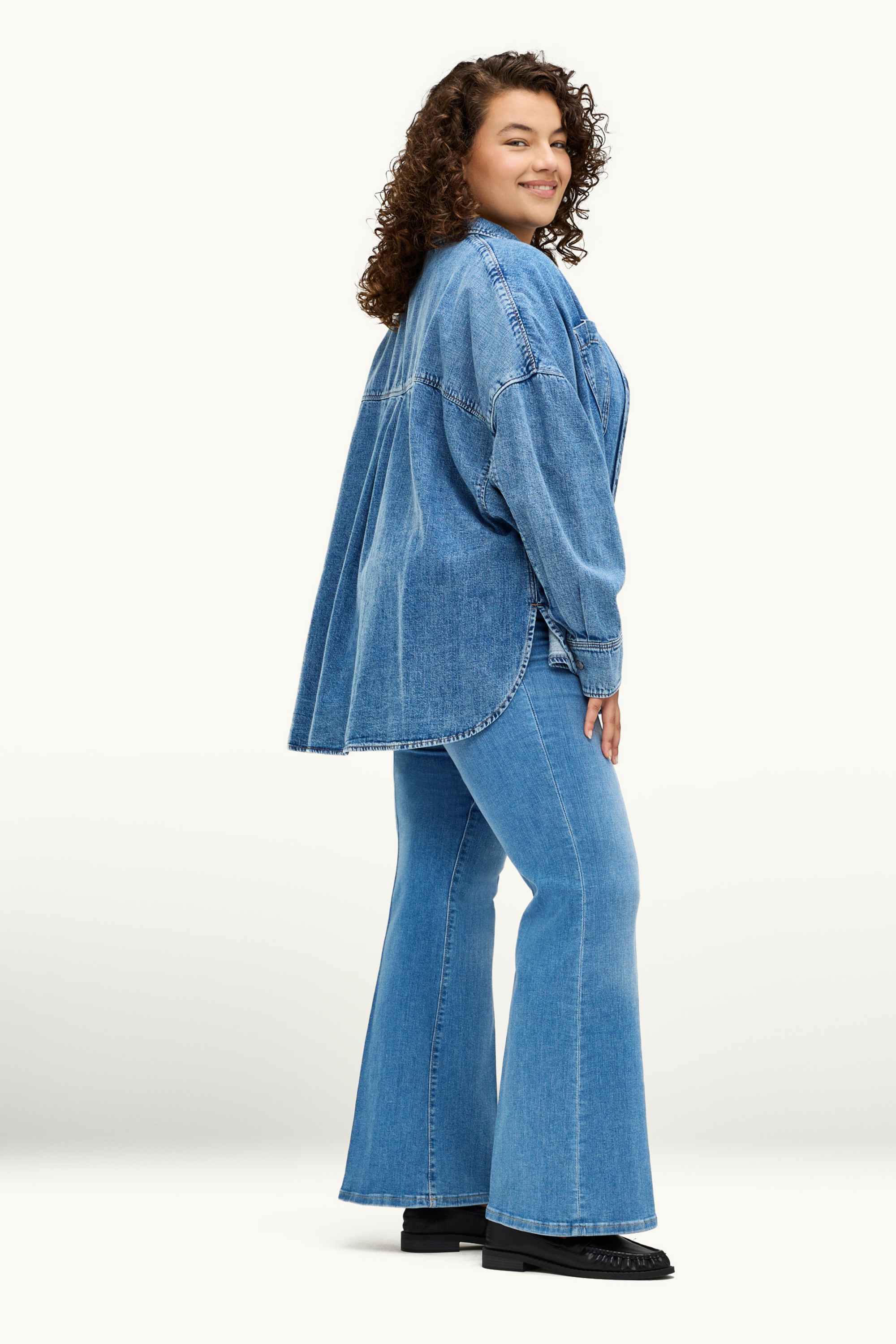Flared jeans - mid-rise waist - LYCRA® blue denim
