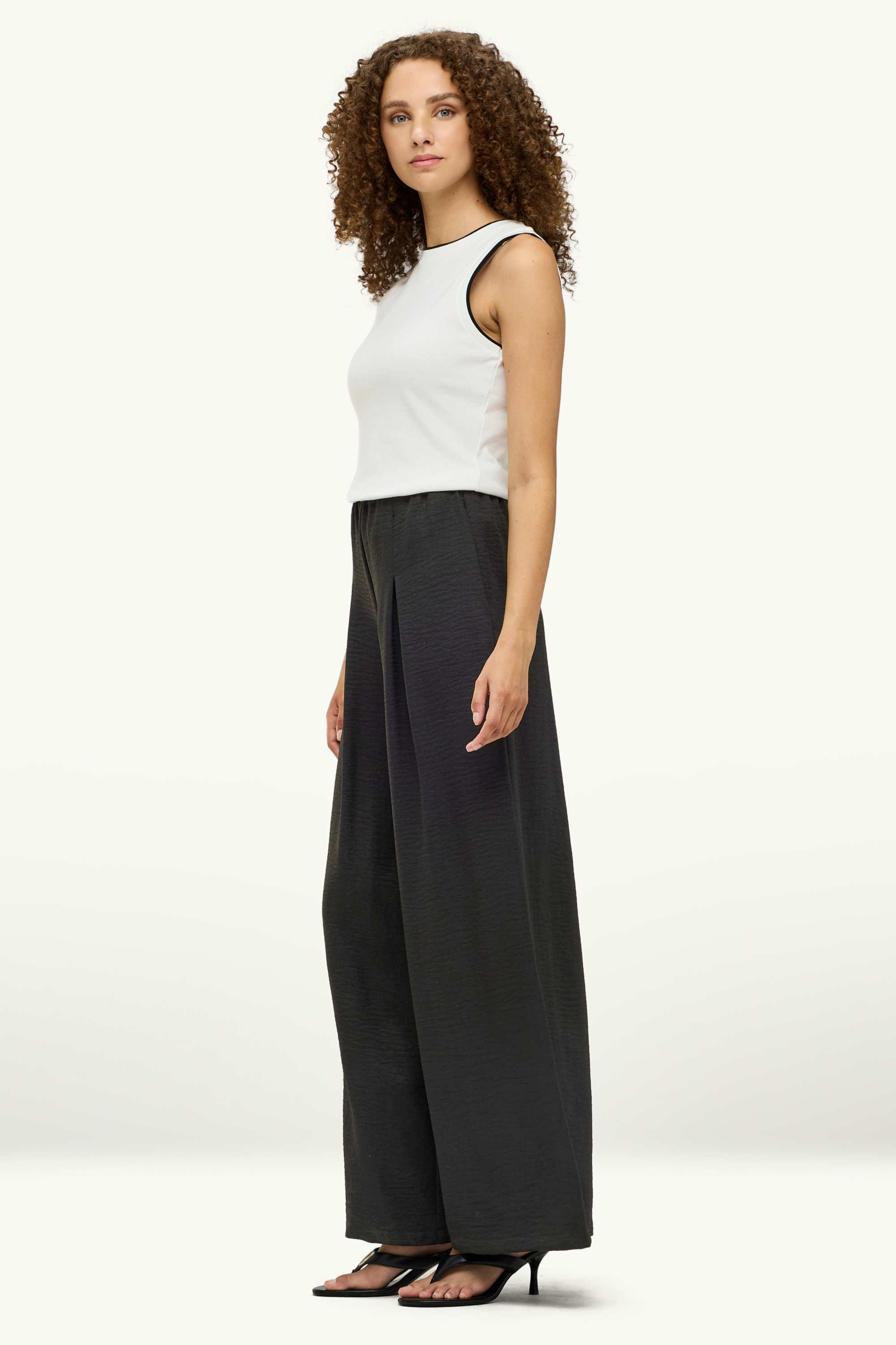 Cloth trousers - mid-rise waist - wide leg black
