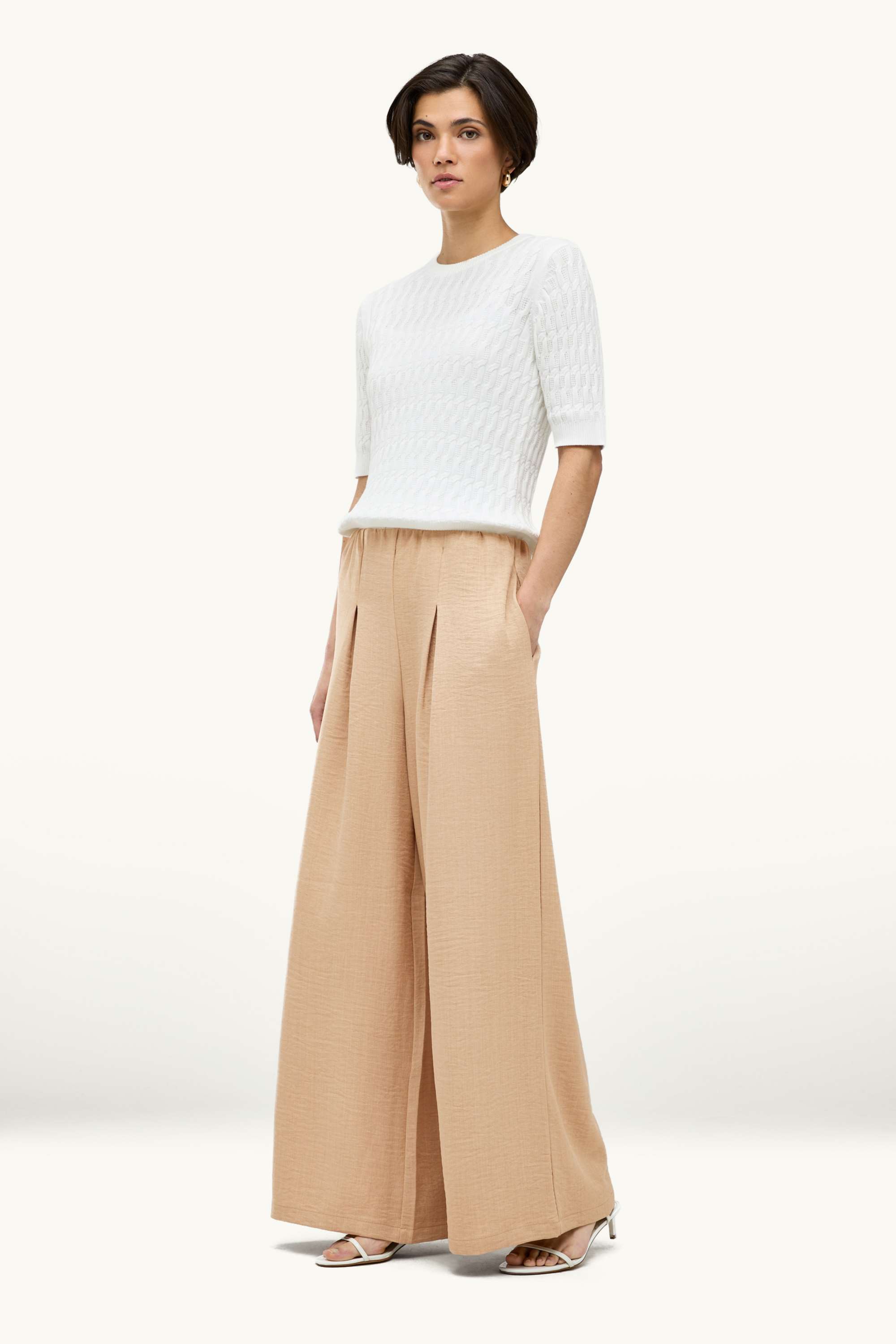 Cloth trousers - mid-rise waist - wide leg beige