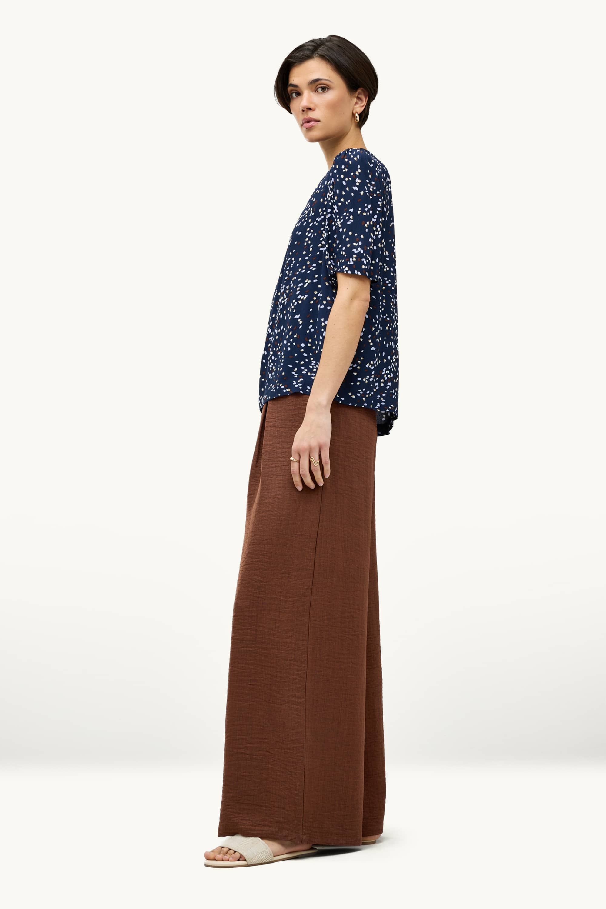 Cloth trousers - mid-rise waist - wide leg brown