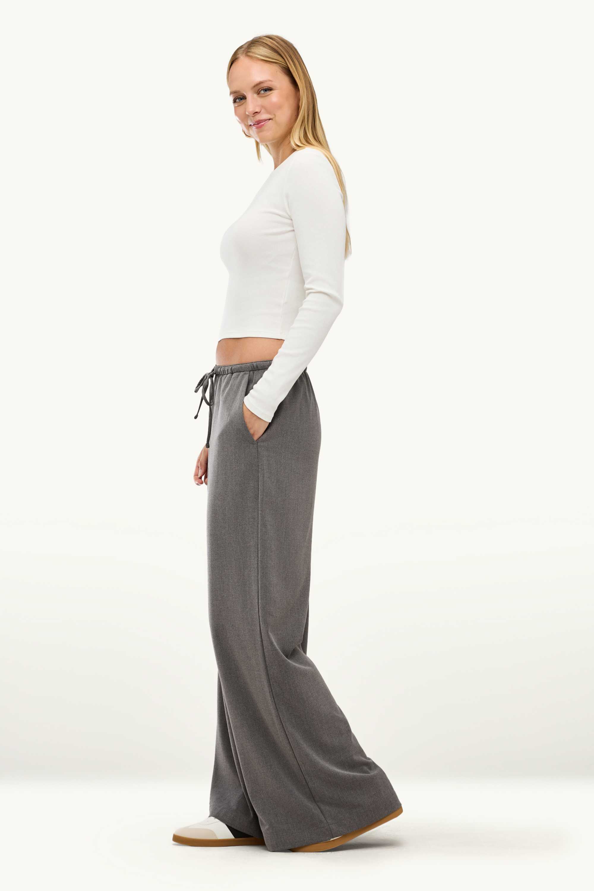 Cloth trousers - mid-rise waist - wide leg gray