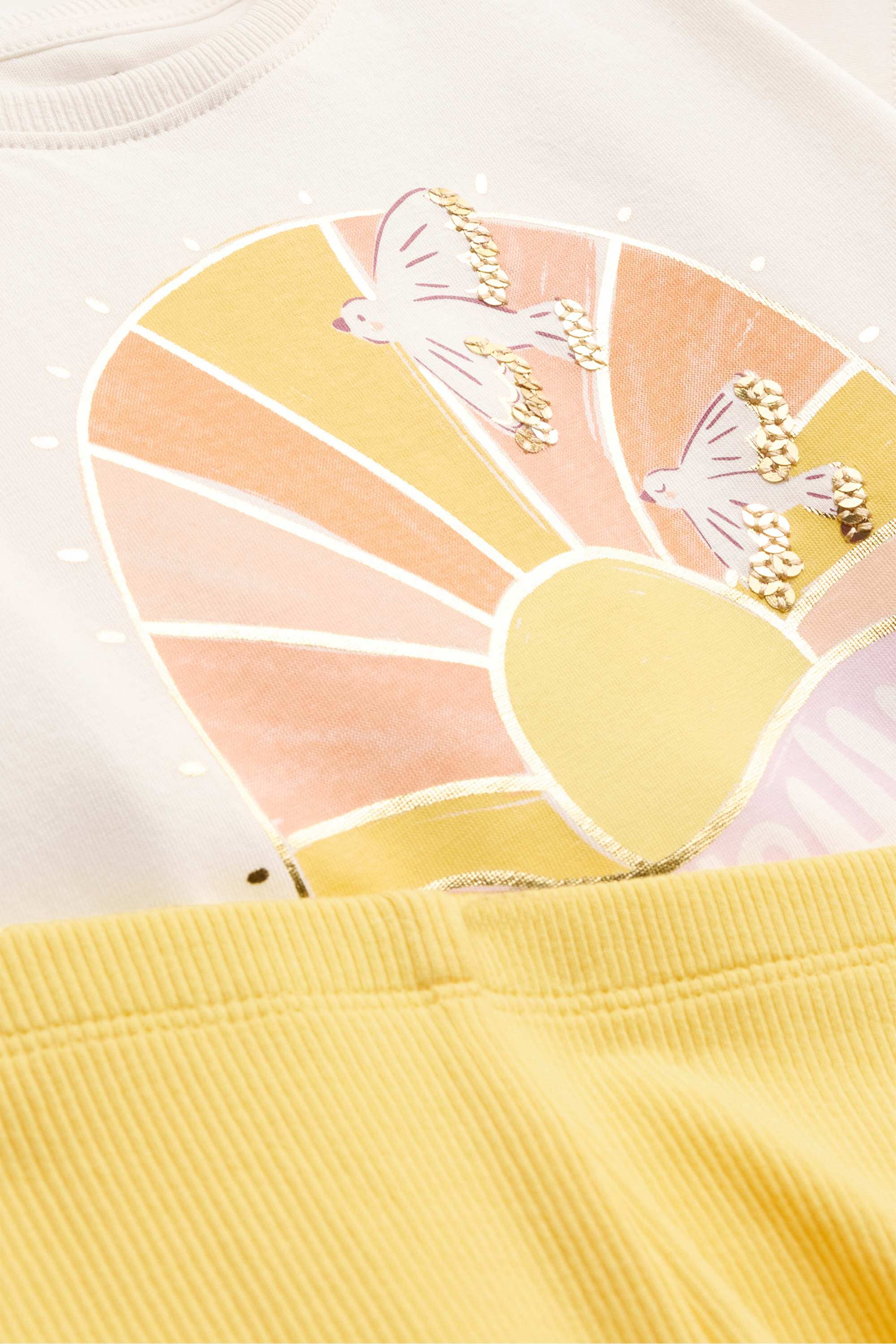 Sunset and doves - set - short sleeve T-shirt and shorts white / yellow