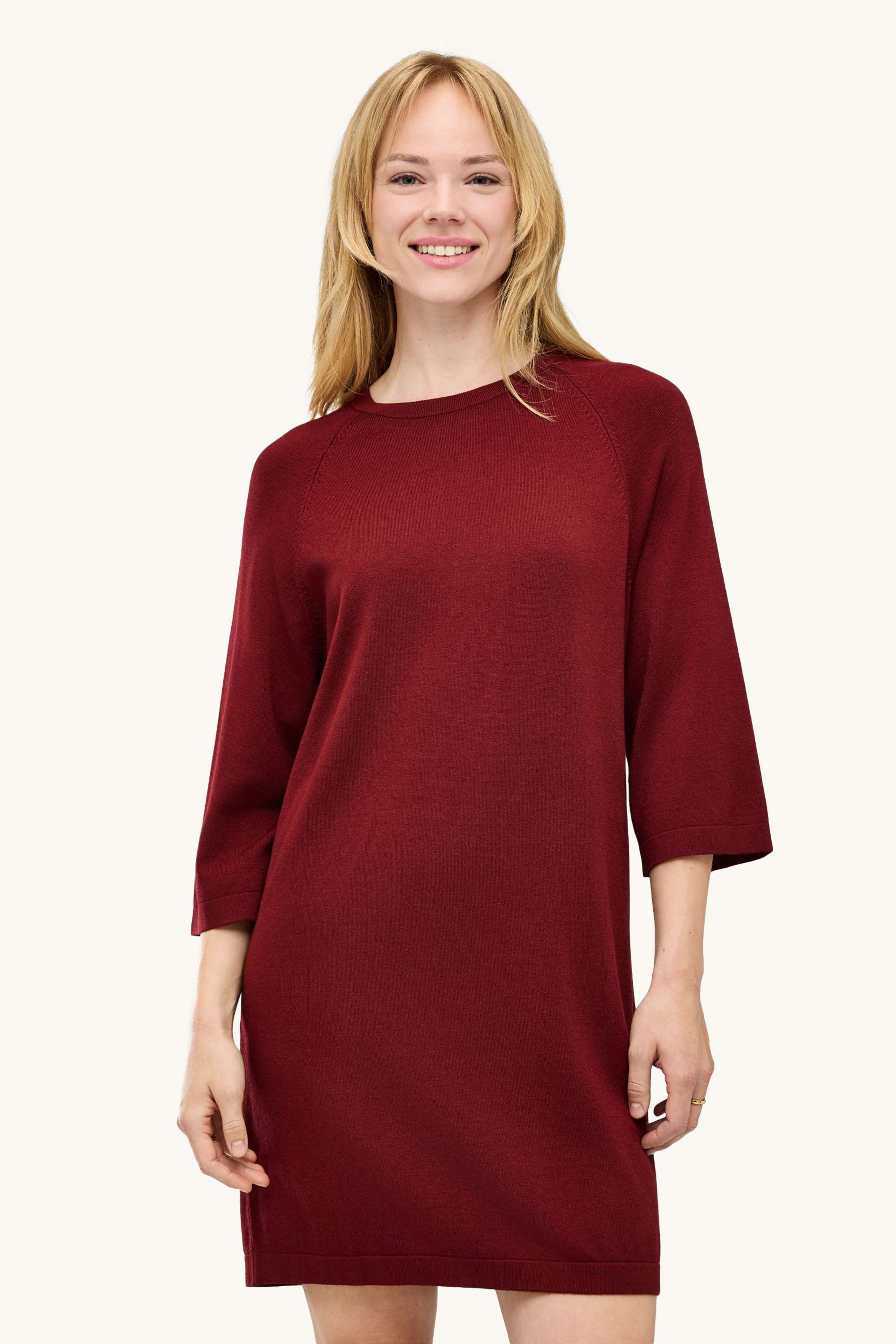 Knitted dress - straight fit red
