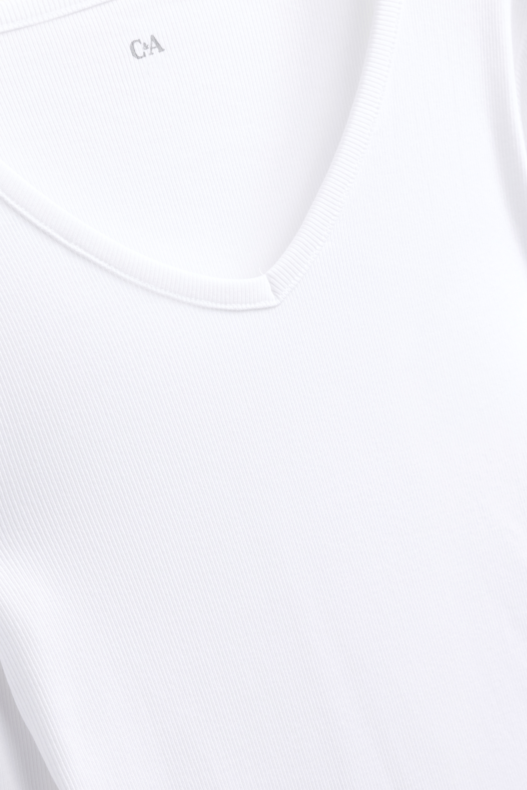 Long sleeve top with V-neck - slim fit white
