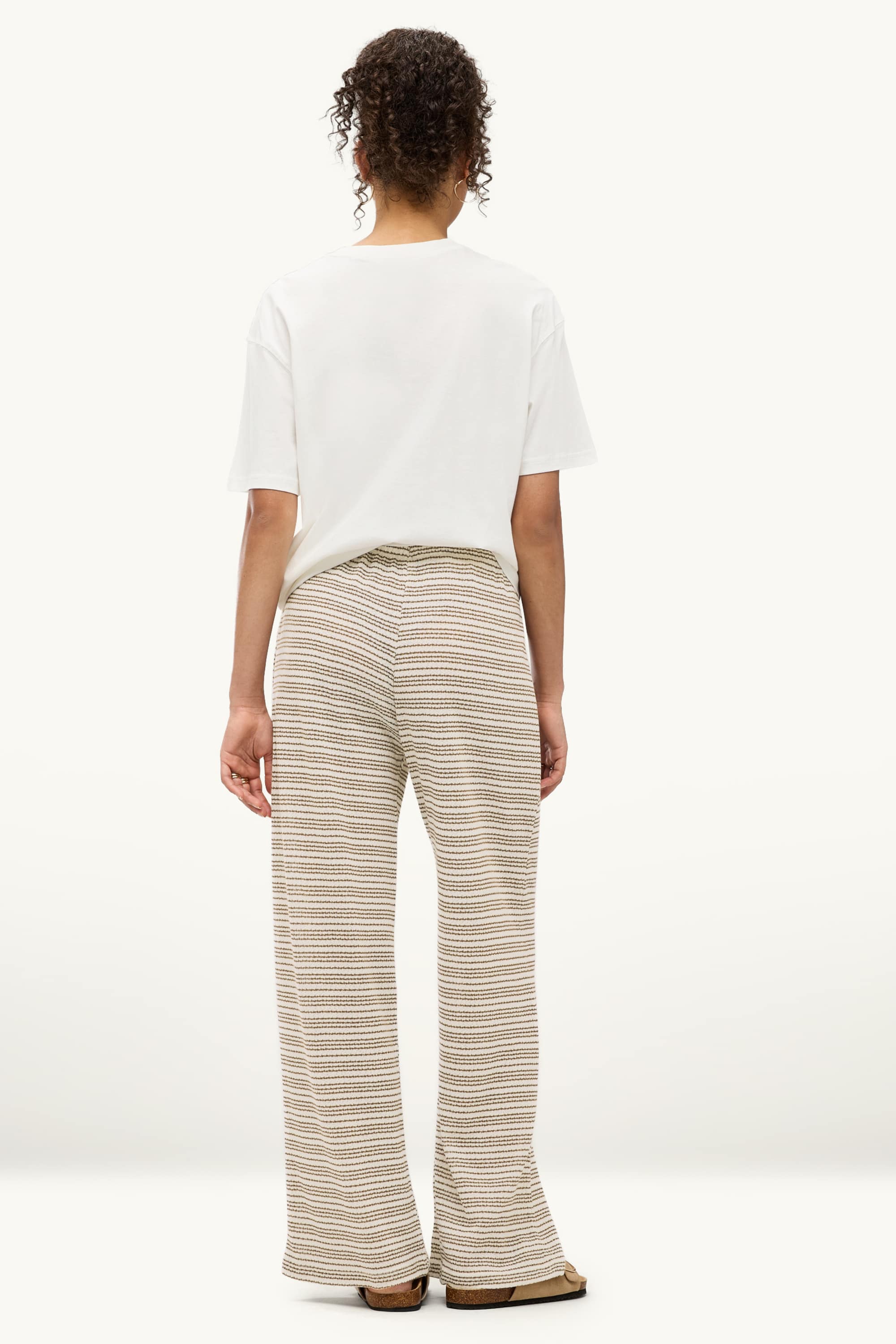 Knitted trousers - mid-rise waist - wide leg - striped light brown