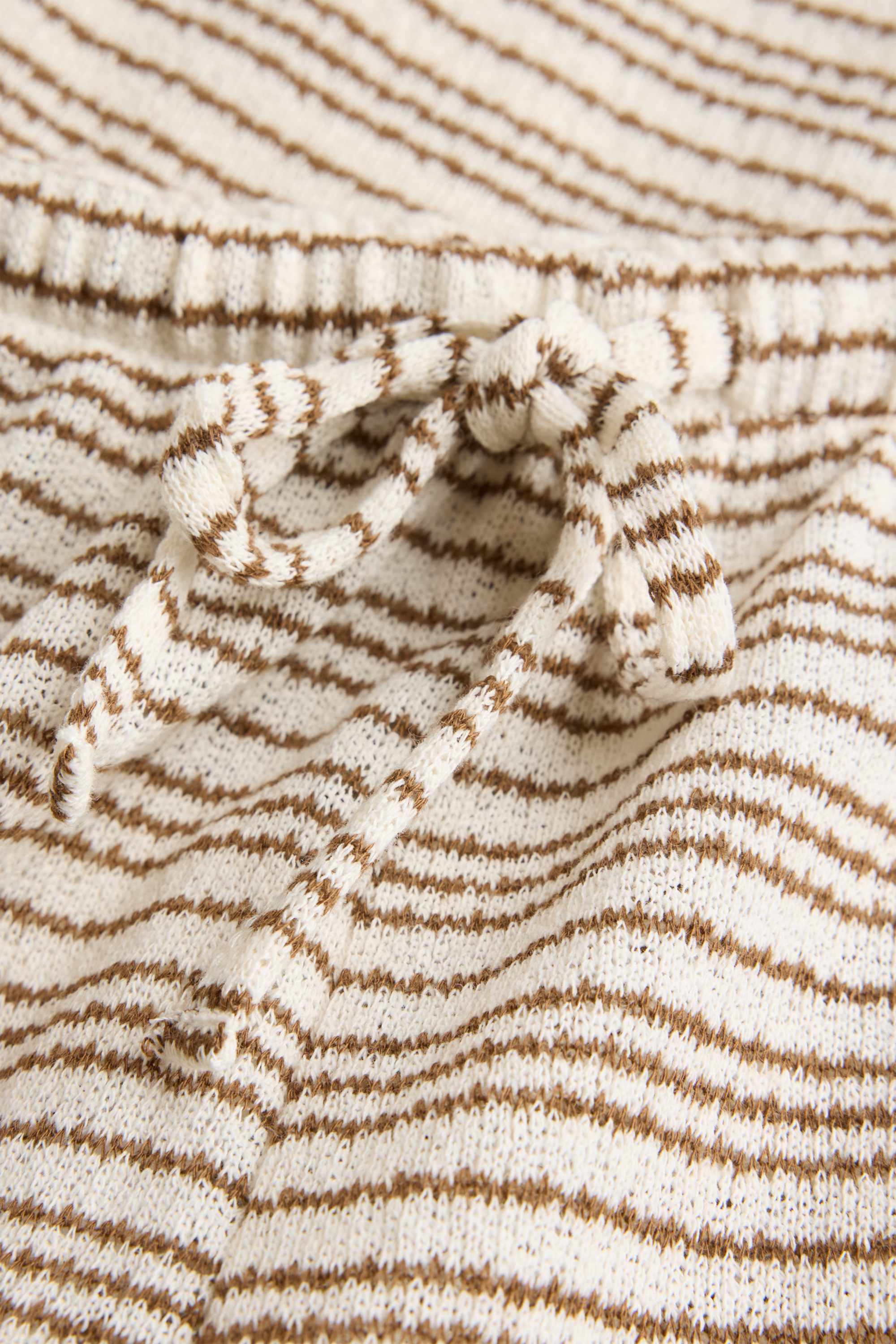 Knitted trousers - mid-rise waist - wide leg - striped light brown