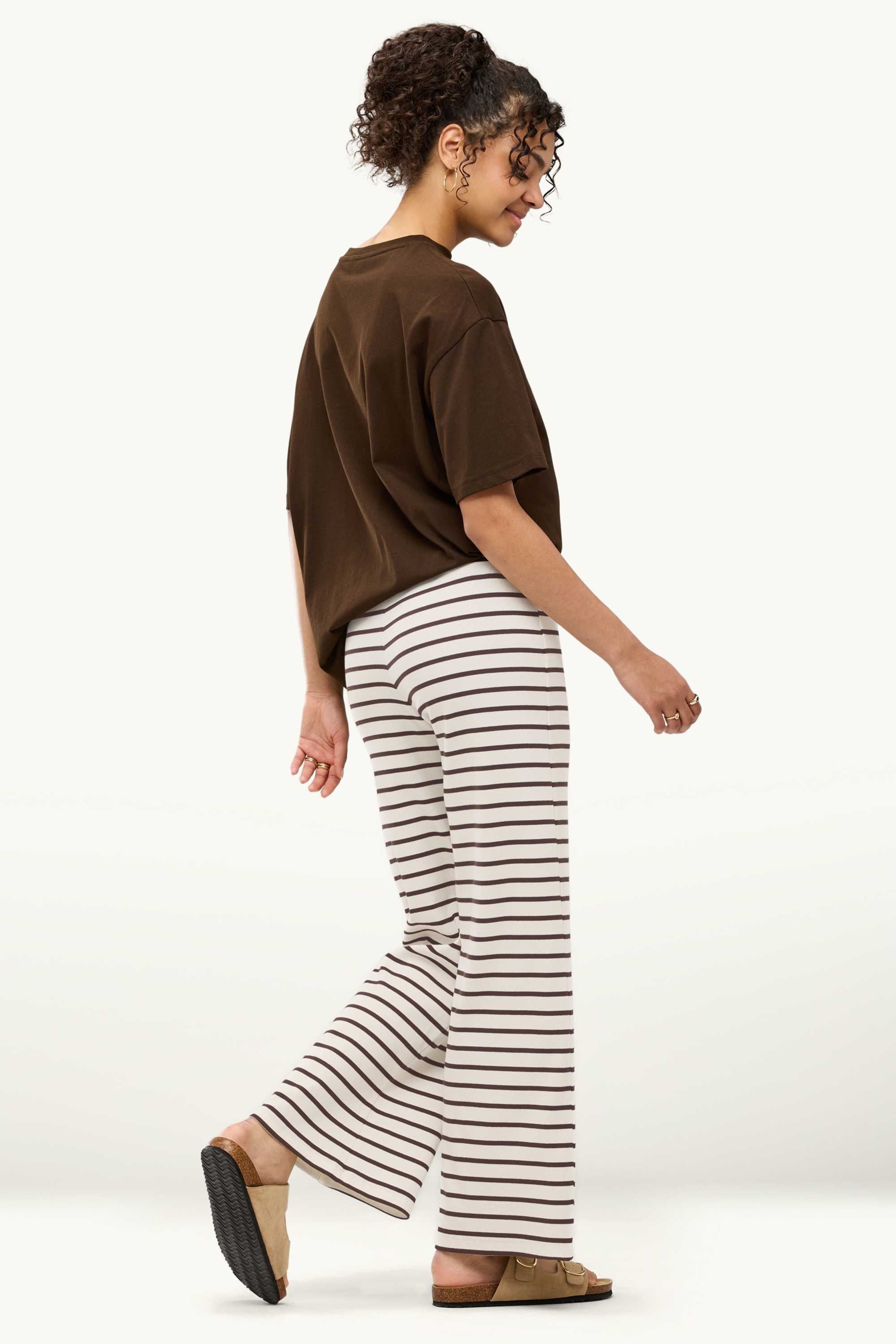Knitted trousers - mid-rise waist - wide leg - striped brown / cremewhite
