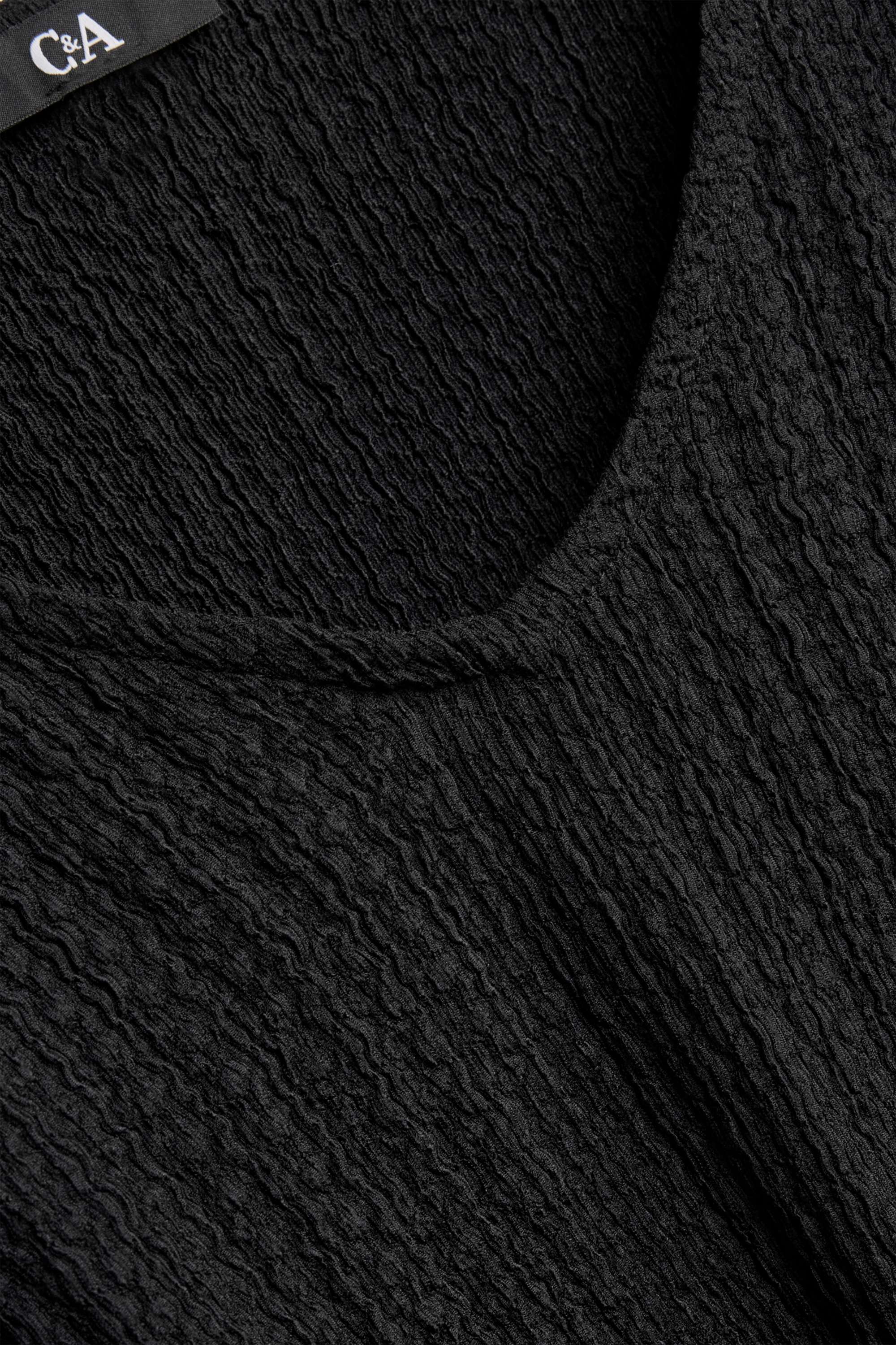 V-neck T-shirt - regular fit black