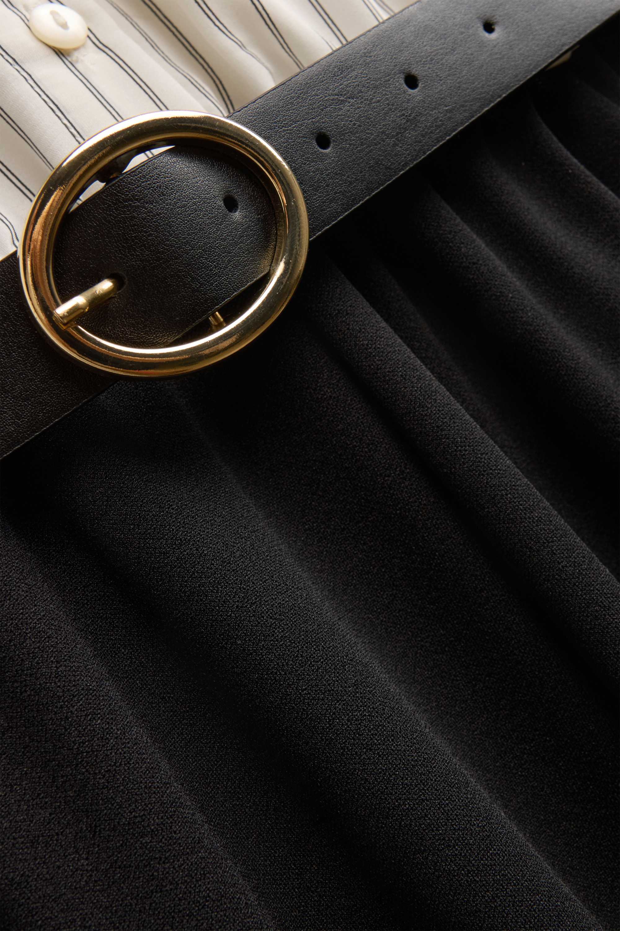 Fit & flare dress with belt white / black