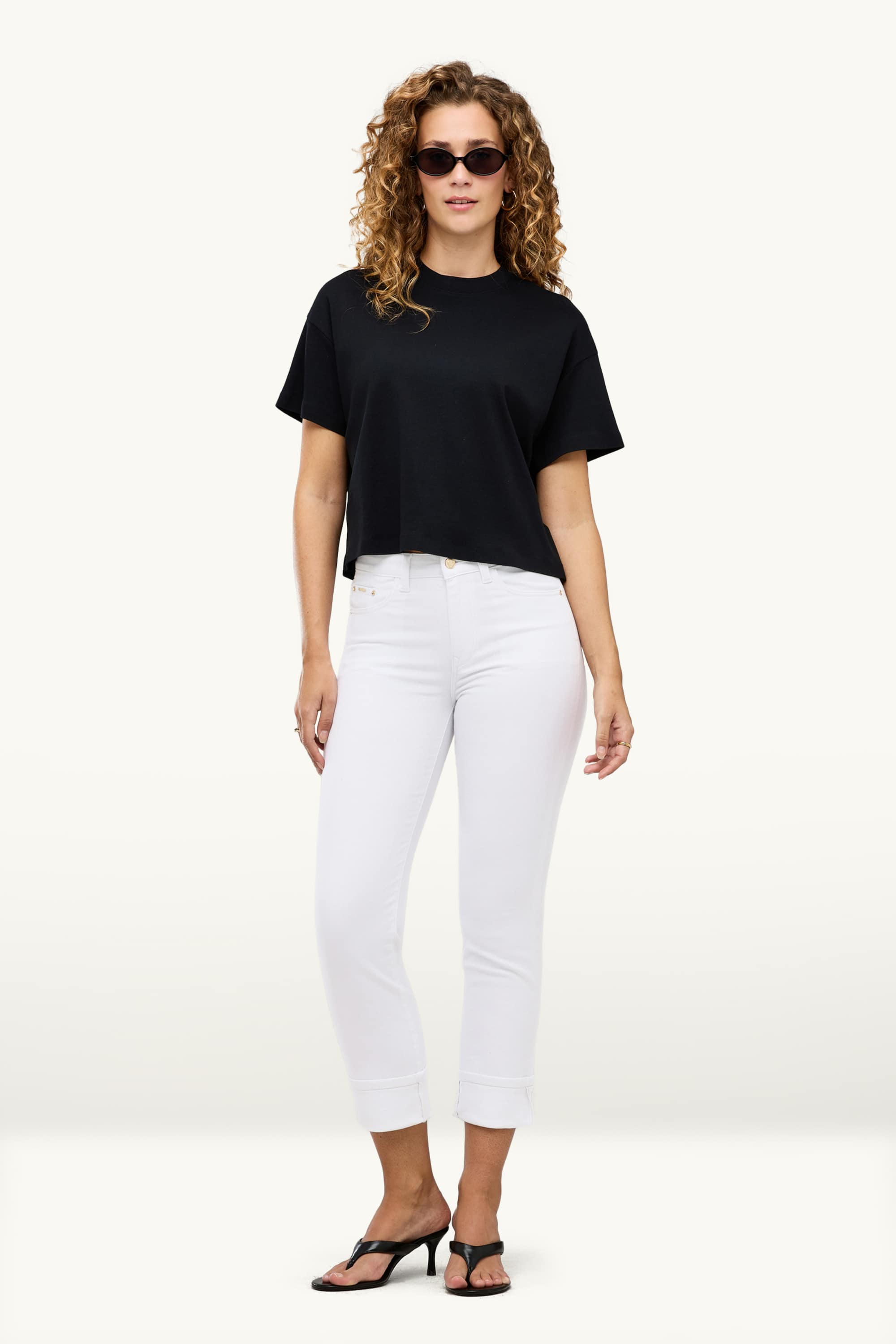 Cropped straight jeans - mid-rise waist white