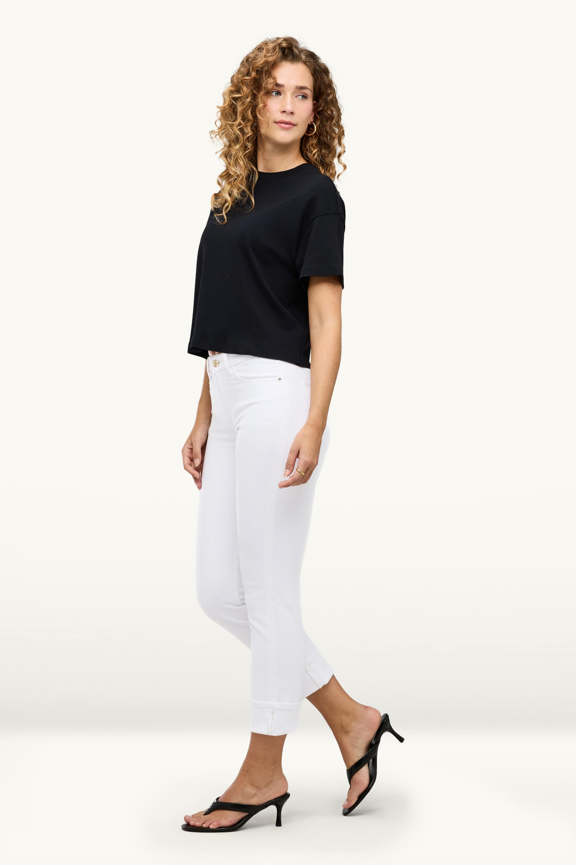 Cropped straight jeans - mid-rise waist white