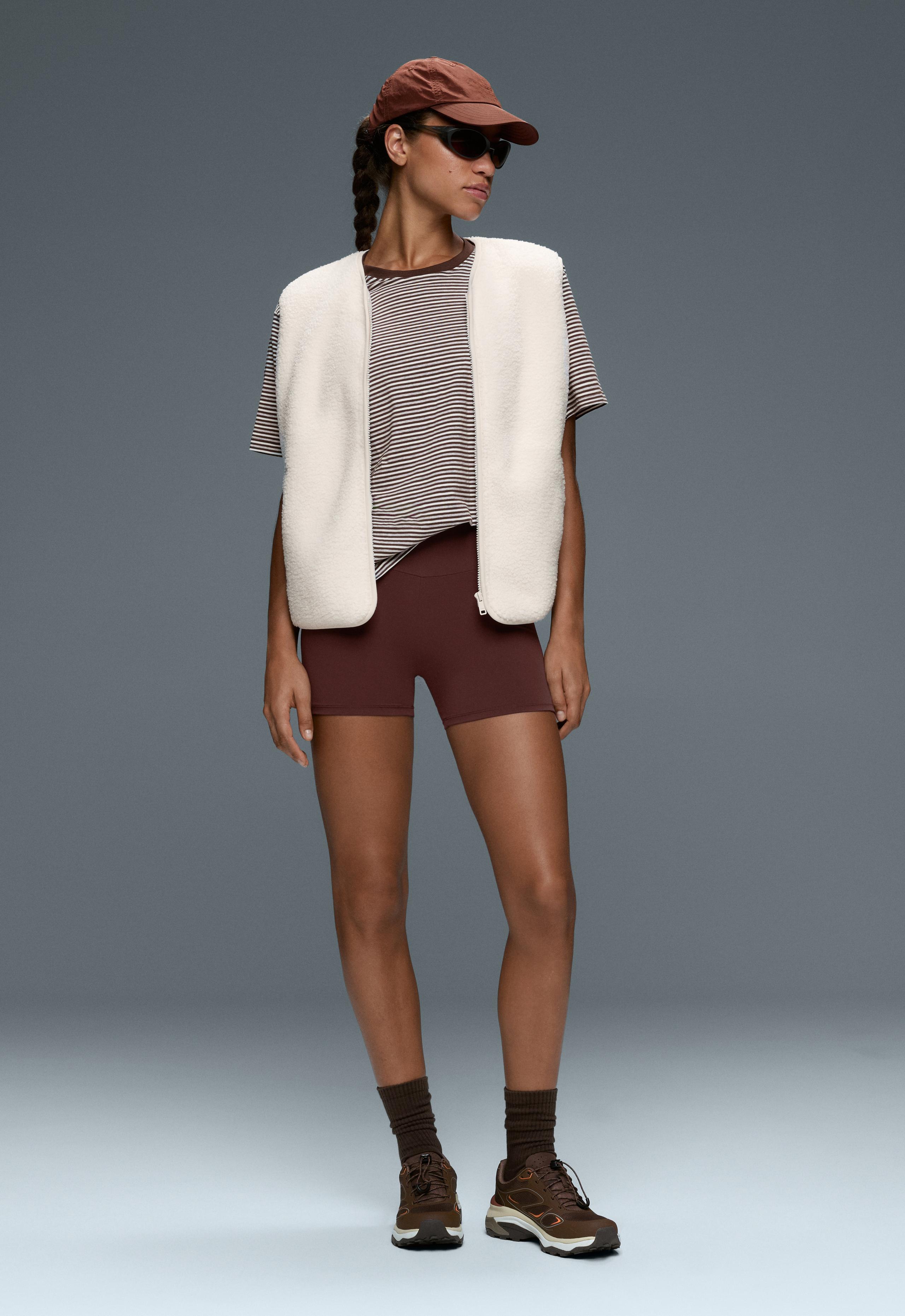 Comfortlux high-waisted 10cm hot pants - CHOCOLATE